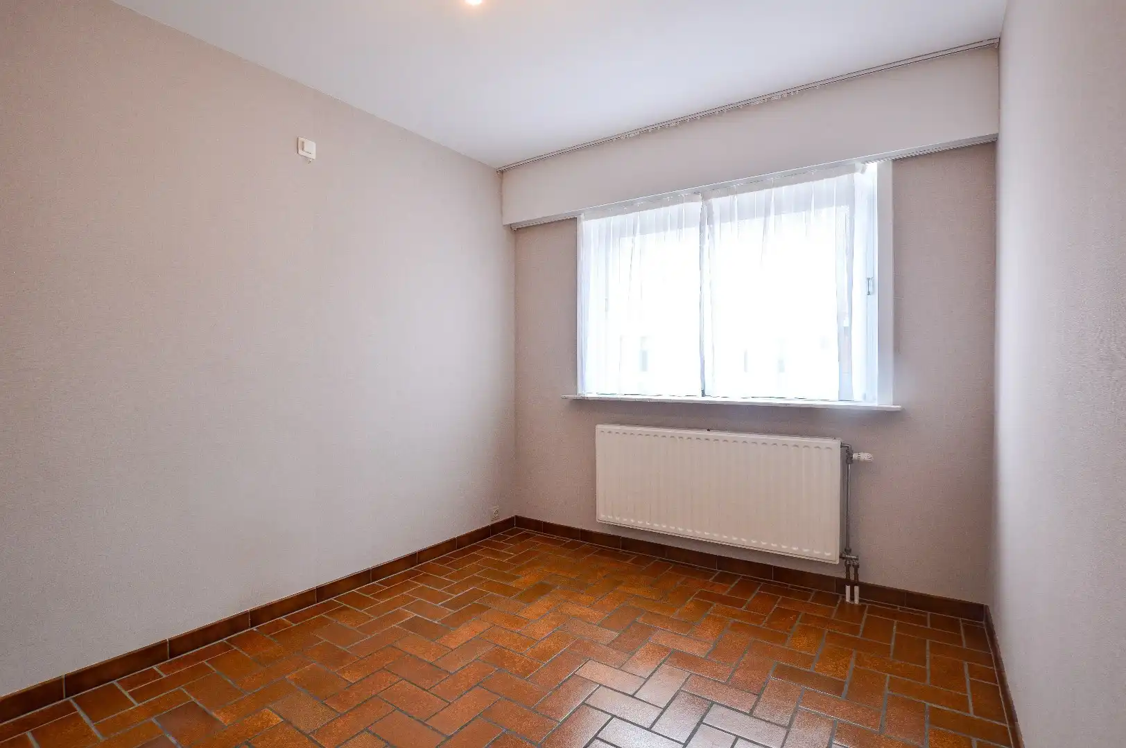 Duplex appartement met 2 slpks en 2 garages in centrum Eernegem foto 9