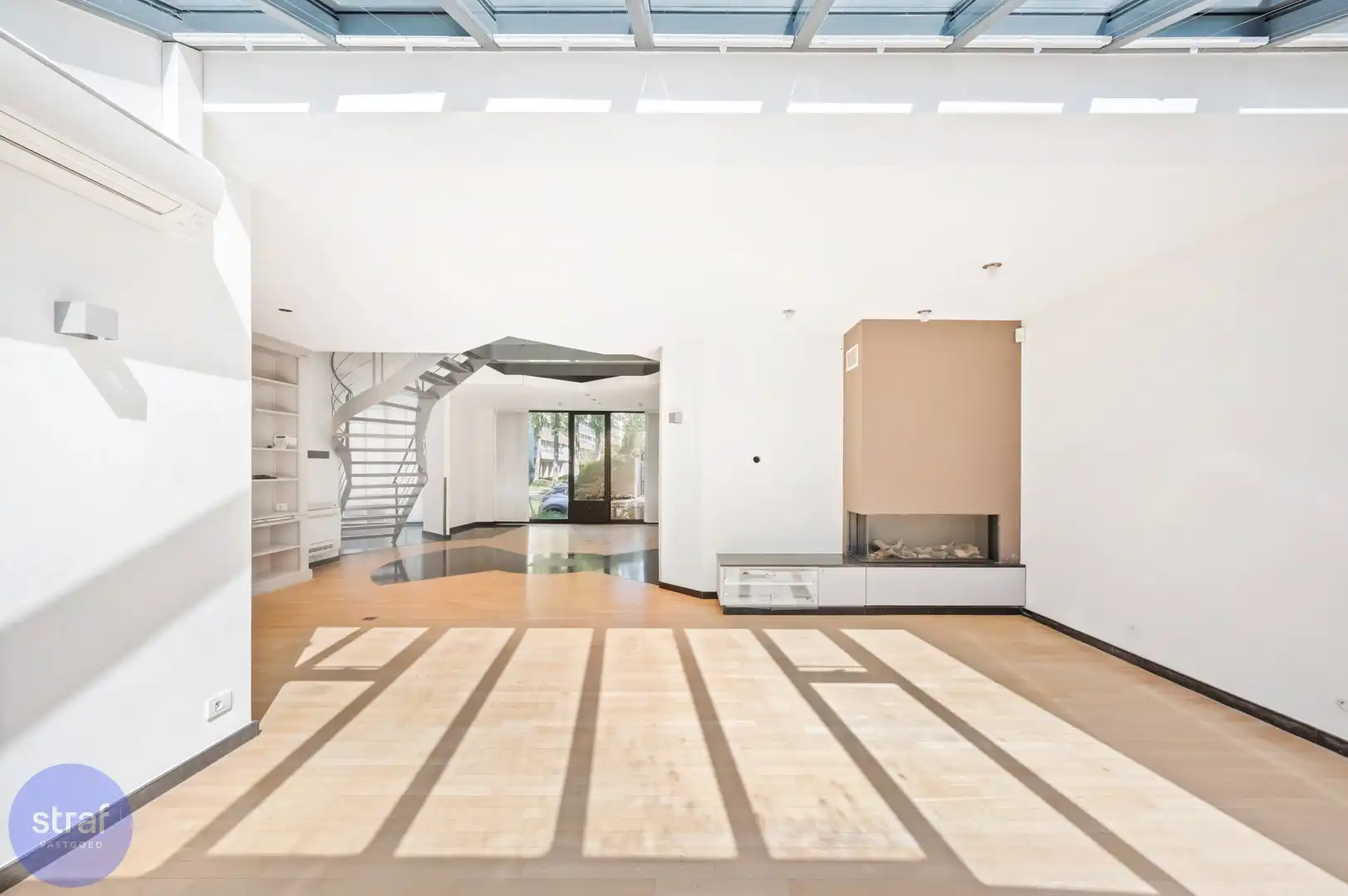 Ruim (en ook groot) huis op Linkeroever&nbsp;met praktijkruimte/ studio foto 2