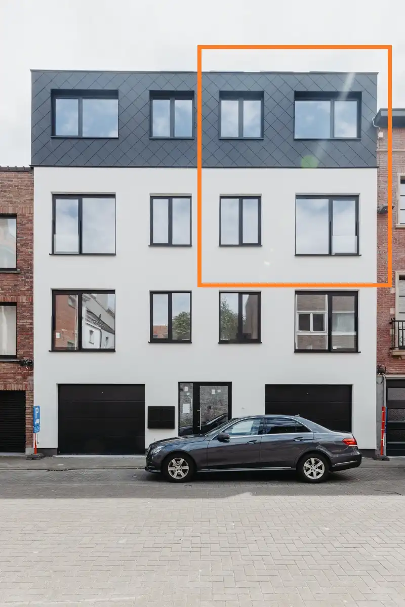 Lichtrijk gerenoveerde duplex vlakbij Gent centrum foto 5