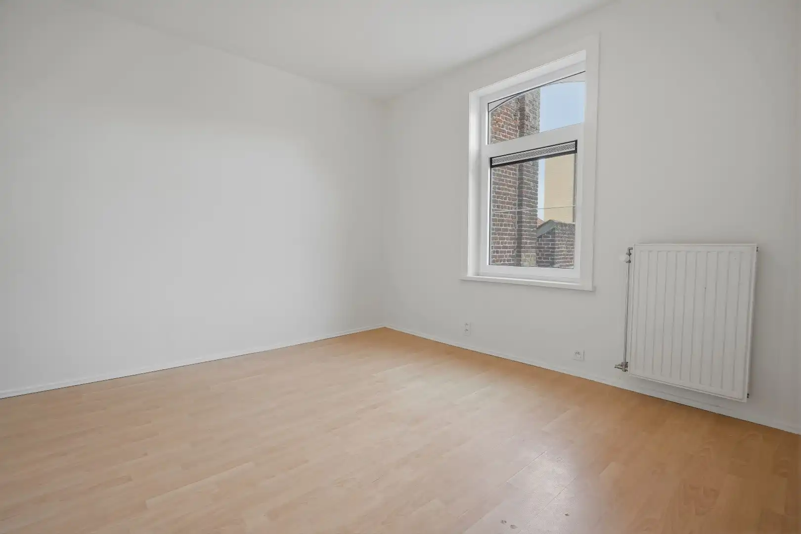 Recent gerenoveerde woning (2026), centraal gelegen aan het marktplein van Merkem! foto 9