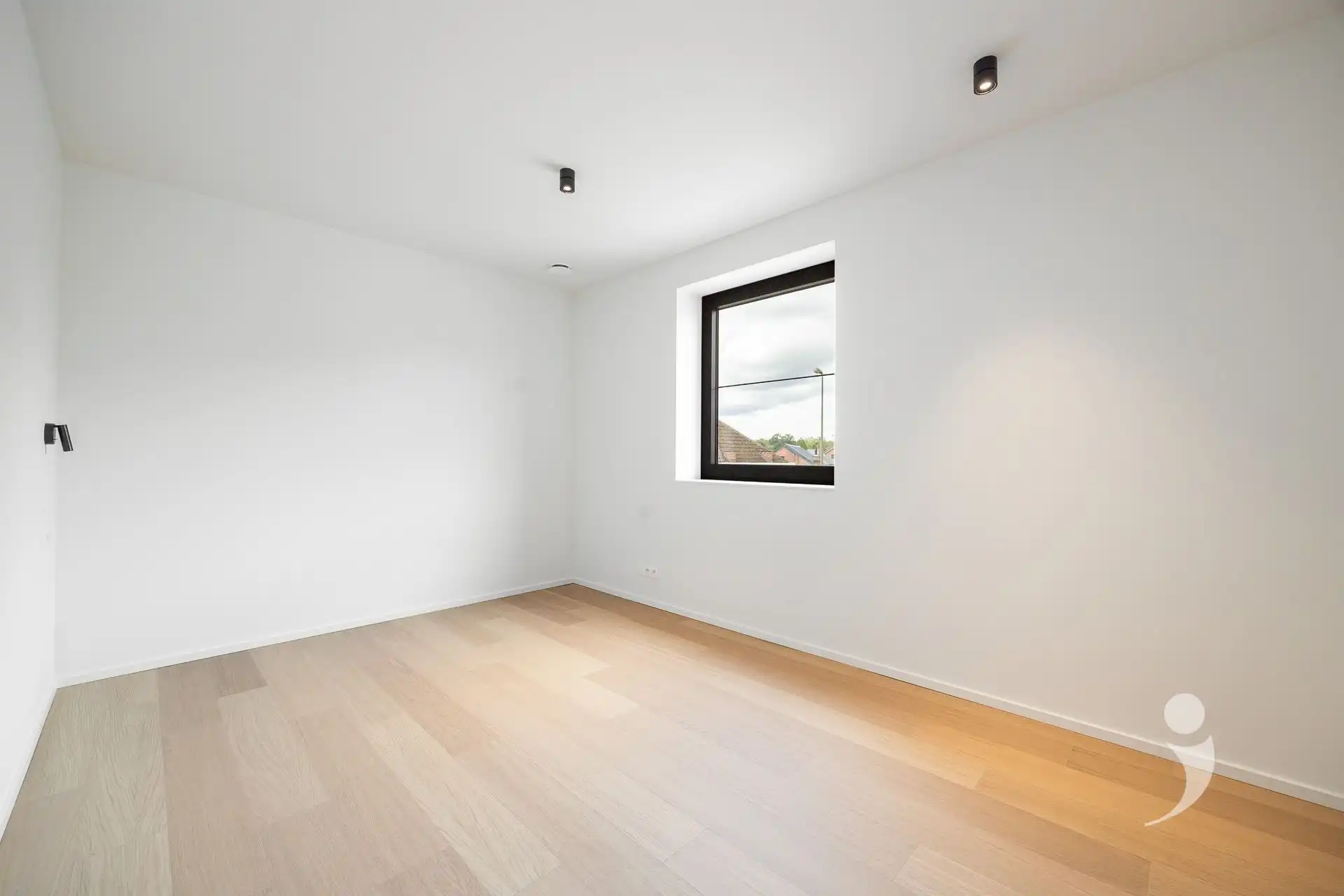 Nieuwbouwwoning met 4 slaapkamers en twee badkamers! foto 14