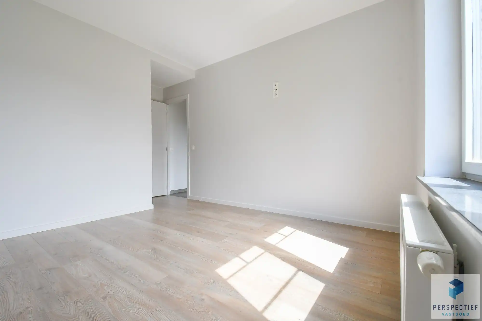BEZOEKMOMENT WOENSDAG 15/07 VAN 16.30U TOT 17.30U | Ruim gelijkvloers appartement met 2 slaapkamers, voor- én achtertuin met terras & staanplaats foto 16