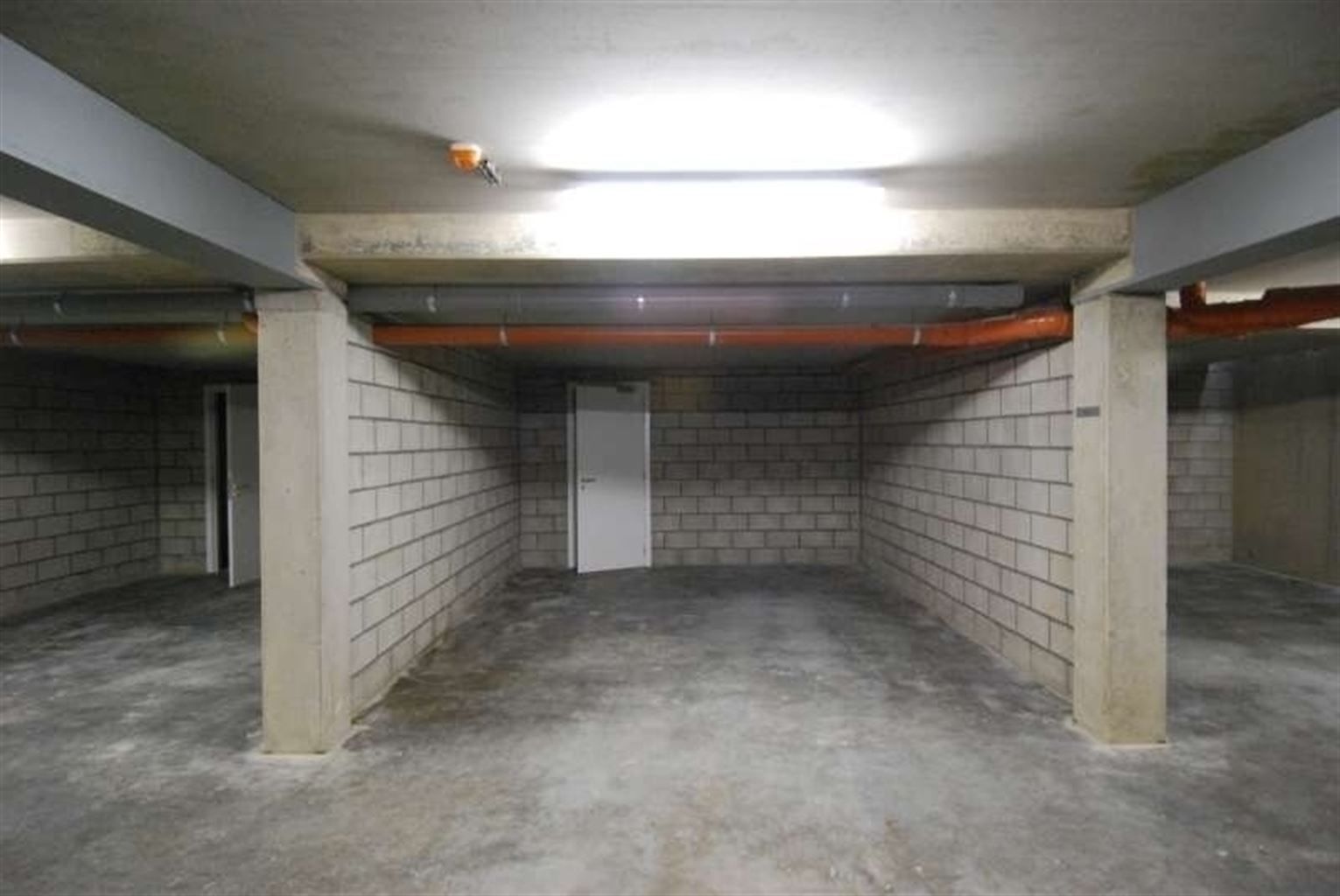 Gezellig appartement met 2 slaapkamers, 2 terassen, autostaanplaats en kelderberging in het centrum van Maaseik. foto 11