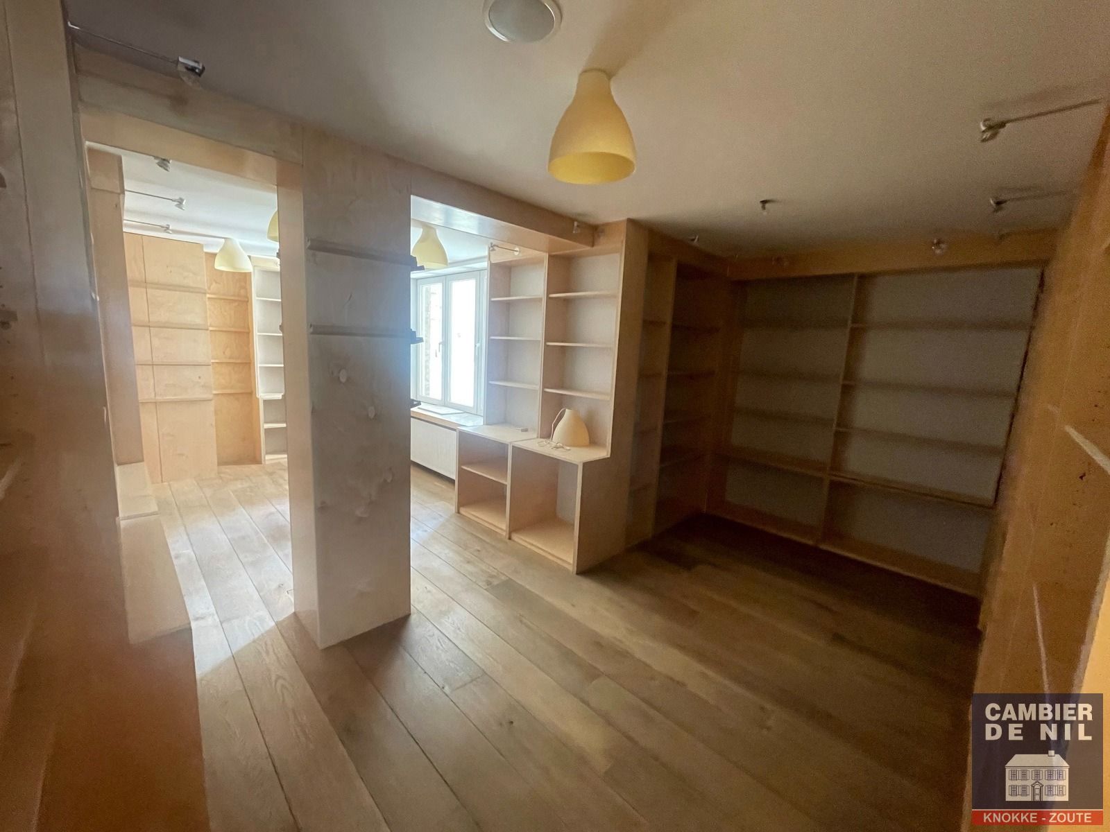 Te huur handelspand op toplocatie – Zeedijk Het Zoute, vlak bij het Albertplein foto 5