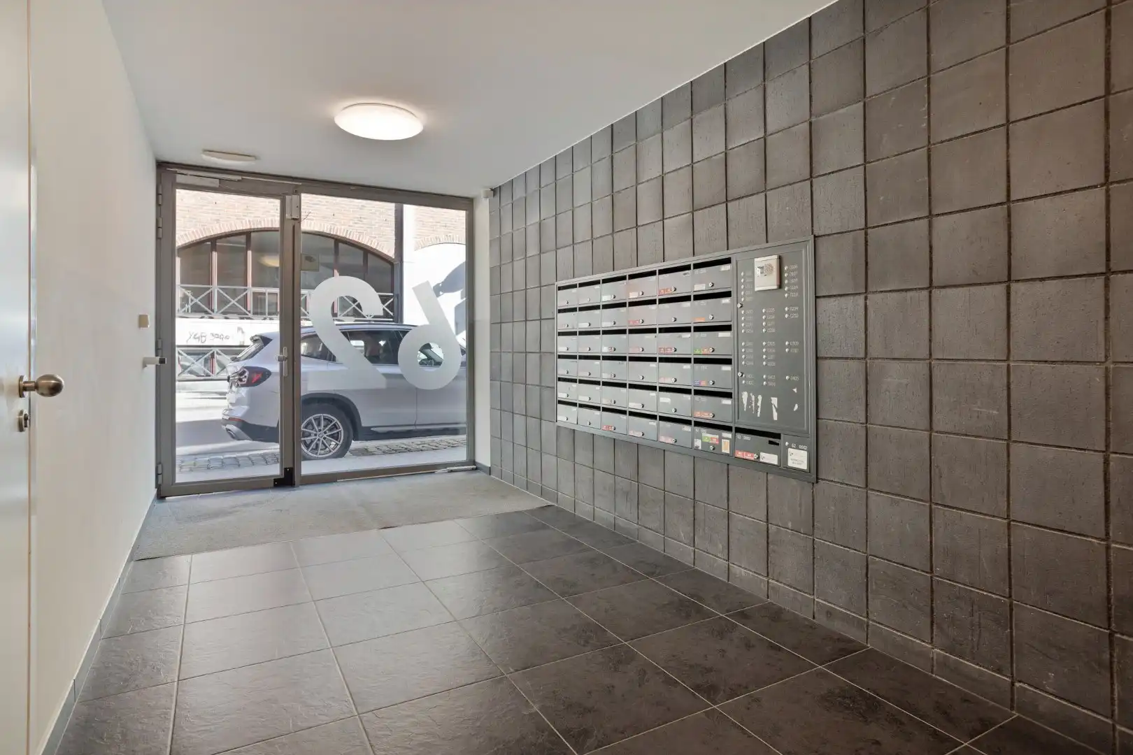 Studio met ruim terras, ondergrondse autostaanplaats en private kelderberging in Leuven! - EPC 60 kWh/m² - bewoonbare opp. 47 m² foto 3