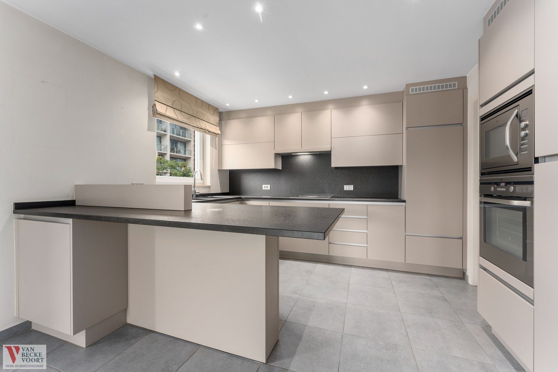 3-slaapkamer appartement met royale indeling foto 3