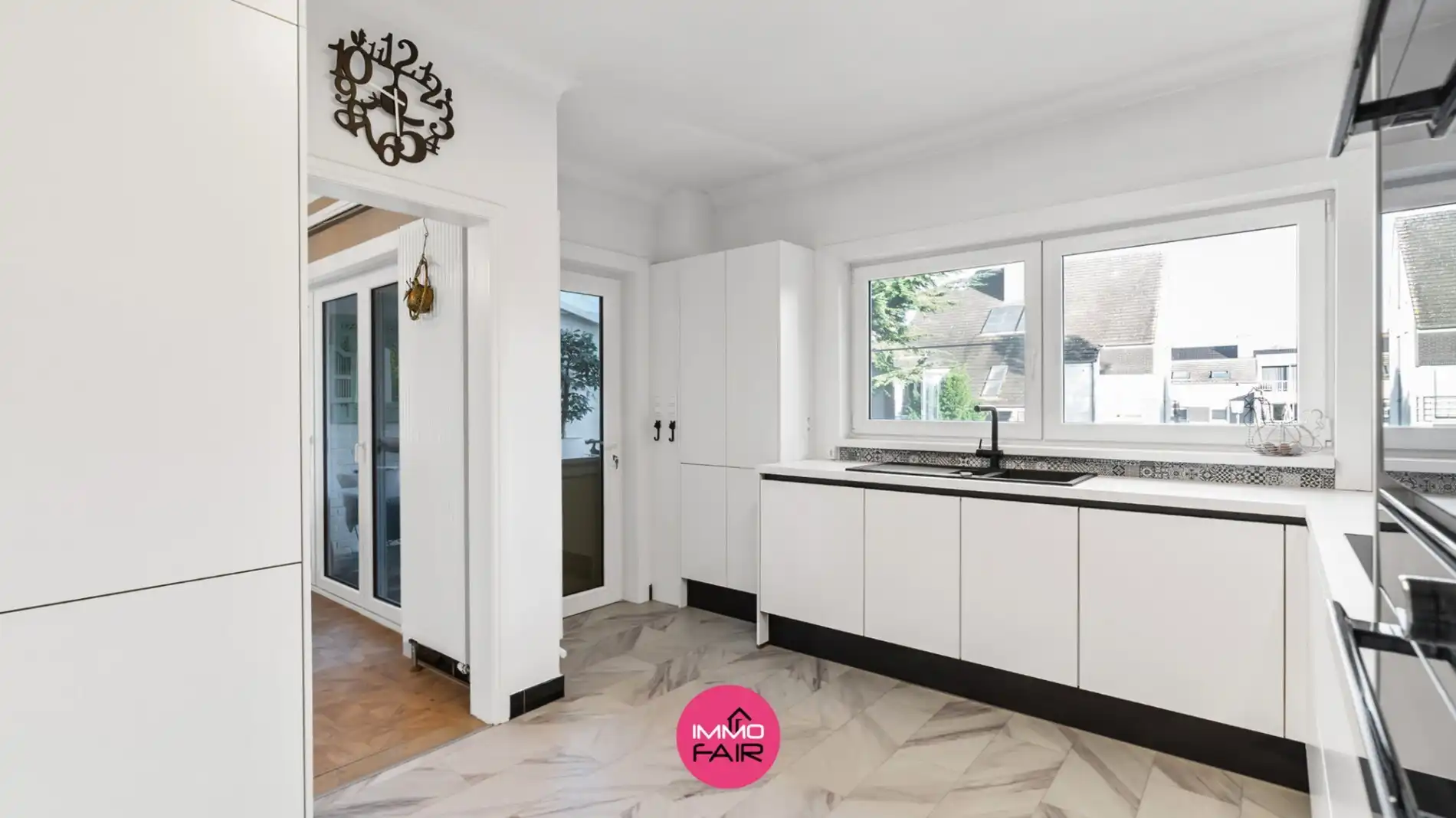 Instapklare gezinswoning met 4 slaapkamers in het hartje van Genk foto 5