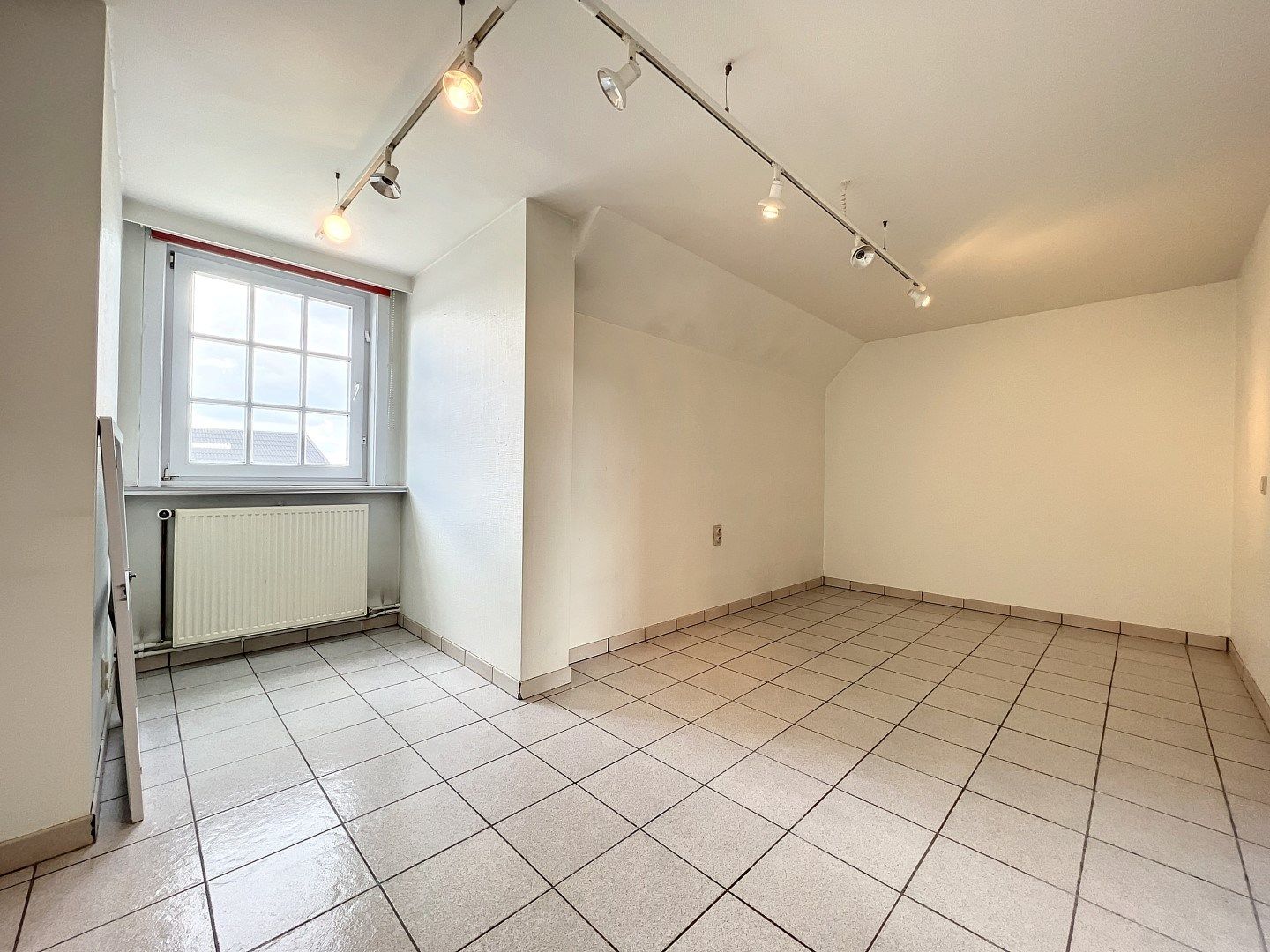 Ruime, alleenstaande woning met grote tuin te Staden foto 13