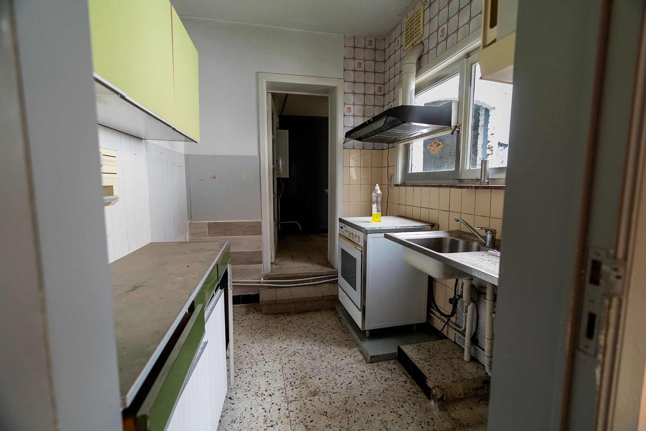Te renoveren woning in Outer foto 4