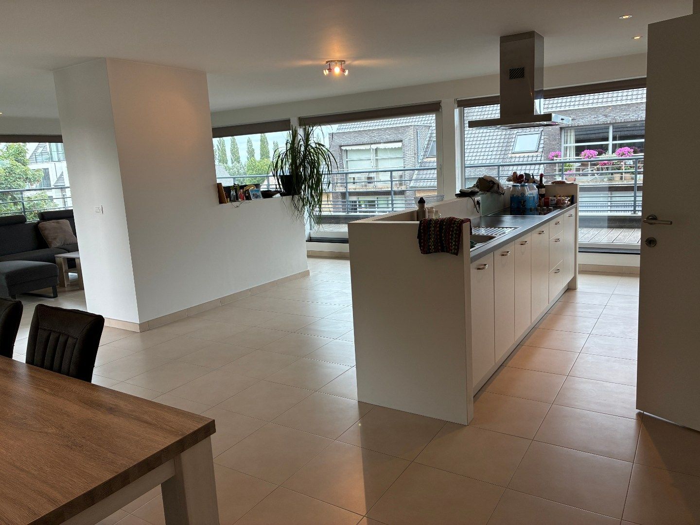 Ruim appartement met 3 terrassen.  foto 4