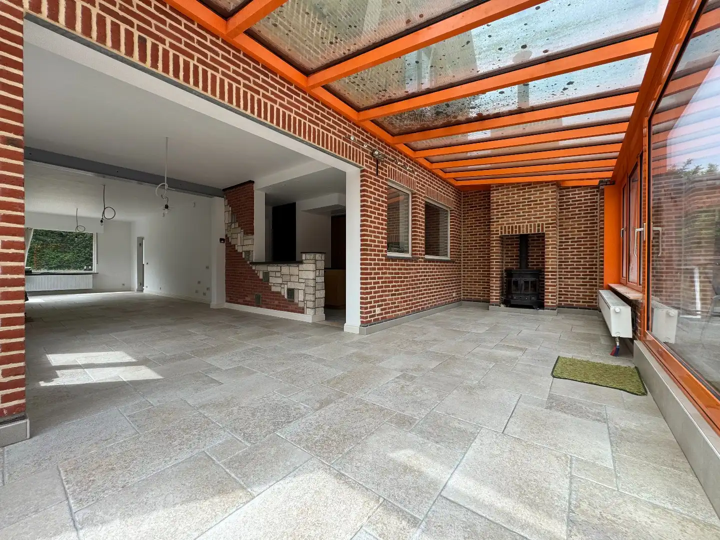 Een 4-gevelwoning met garage en  tuin foto 4