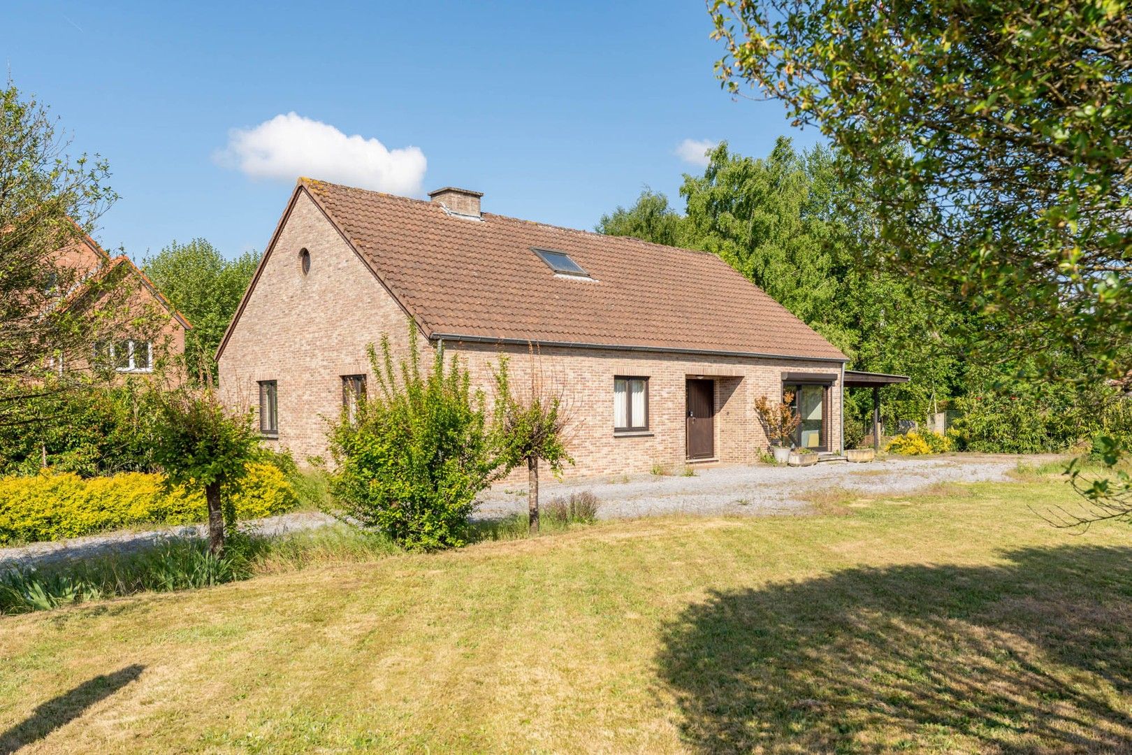 Te renoveren open bebouwing op ruim perceel in Zonhoven (1396 m²) foto 2