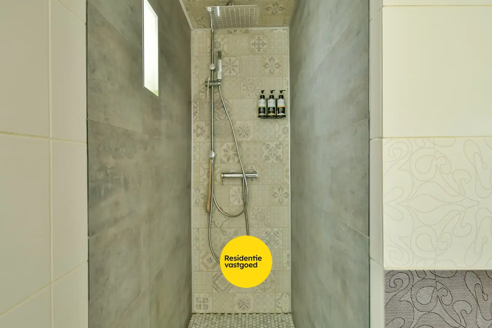 Halfopen woning met verhuurde buitenunit – extra inkomsten vanaf dag één! foto 7