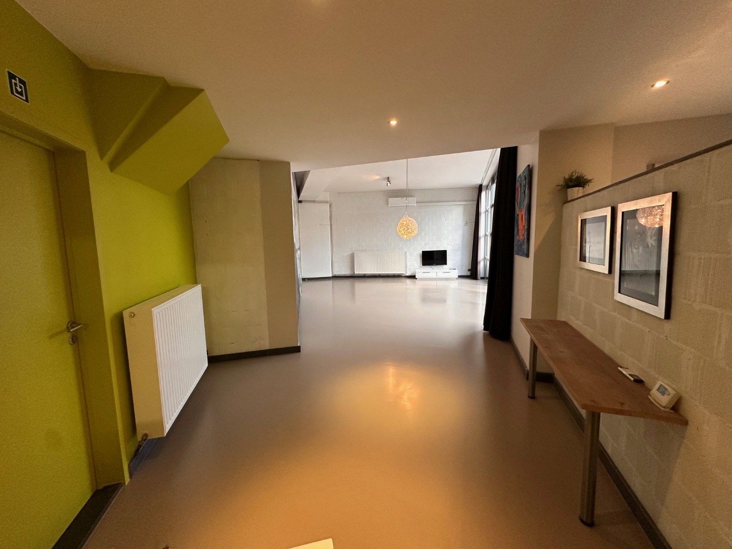 Ruim handelsgelijkvloers met garage, terras, keuken en badkamer te koop in Klemskerke (De Haan) foto 6