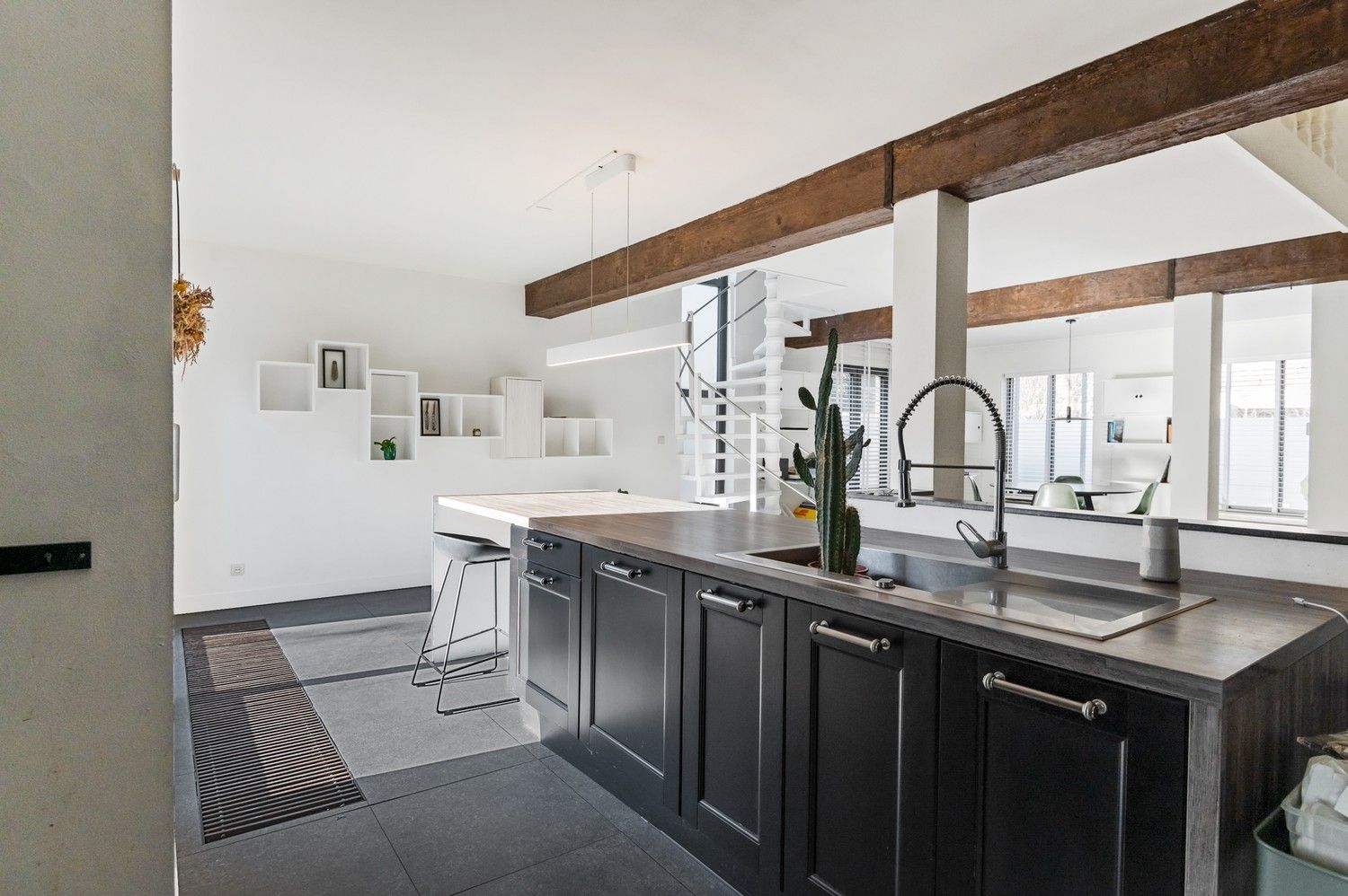 Unieke energiezuinige HOB met 3 SLPKS en grote tuin in een rustige straat in Wijnegem! foto 9