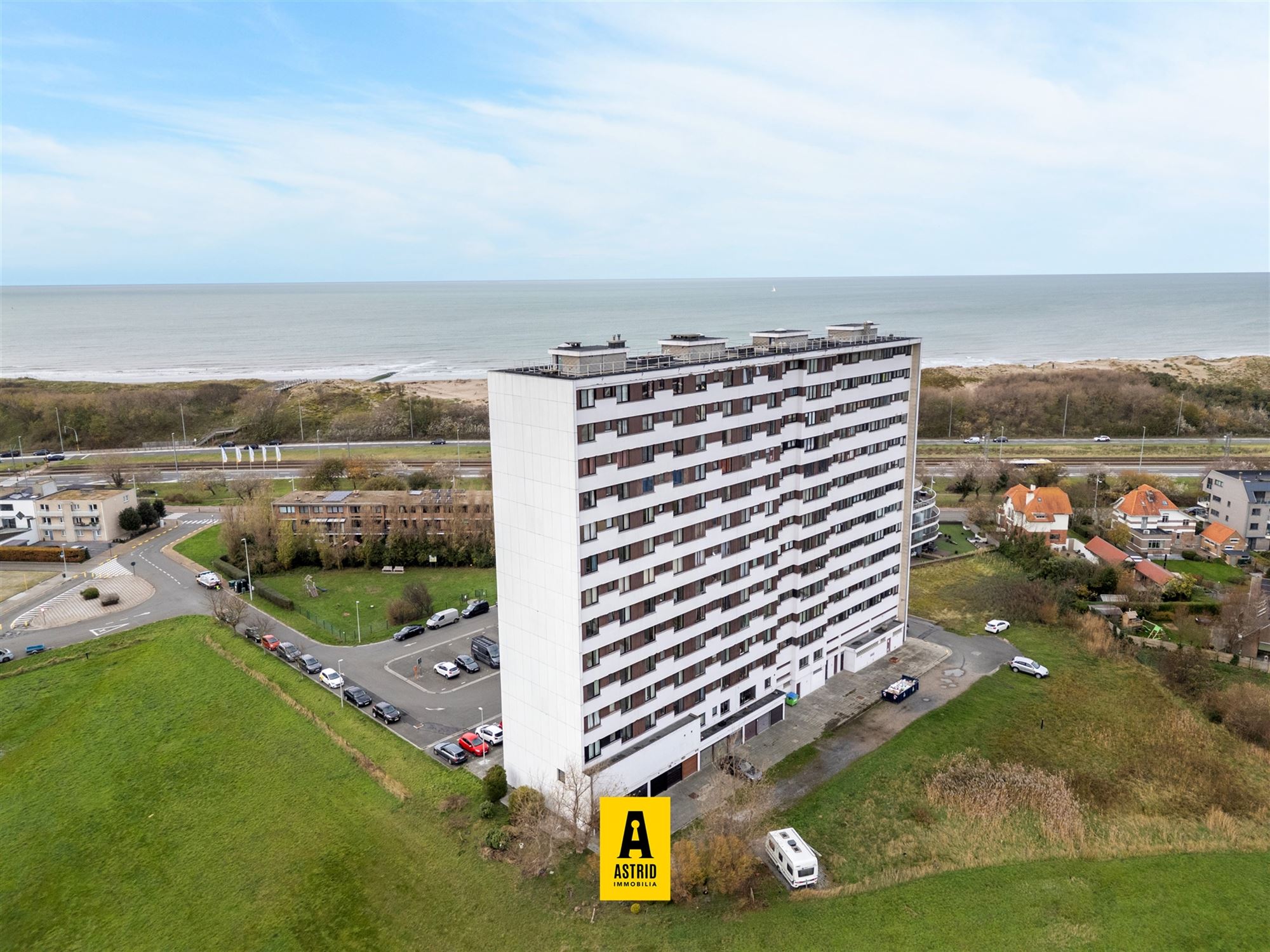 Volledig gerenoveerd appartement met zeezicht in Bredene foto 5