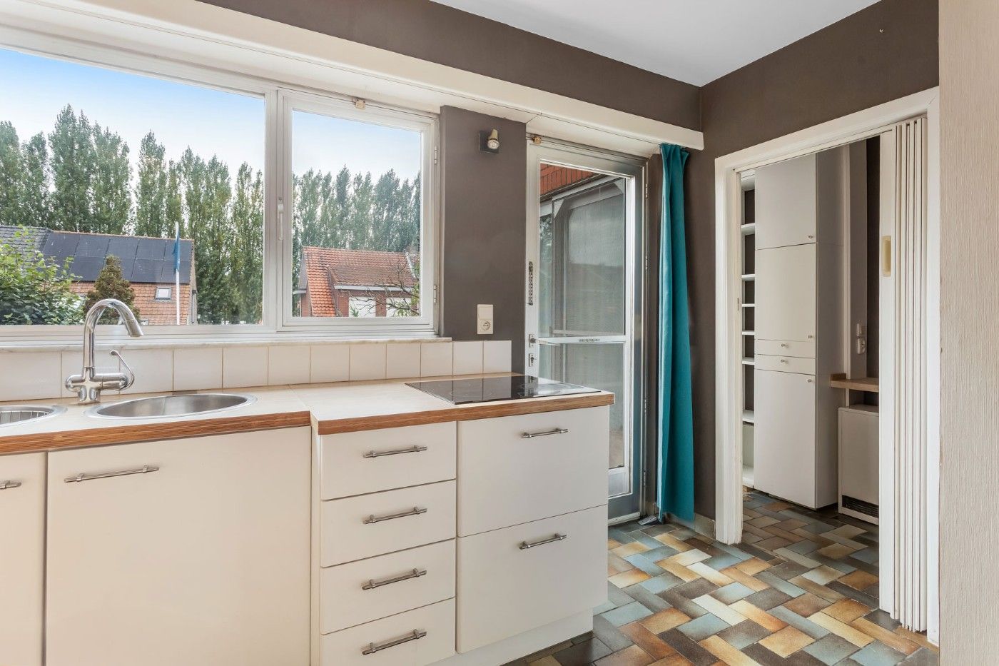 Centraal gelegen, op te frissen woning met 2 à 3 slpk., inpandige garage en tuin foto 10