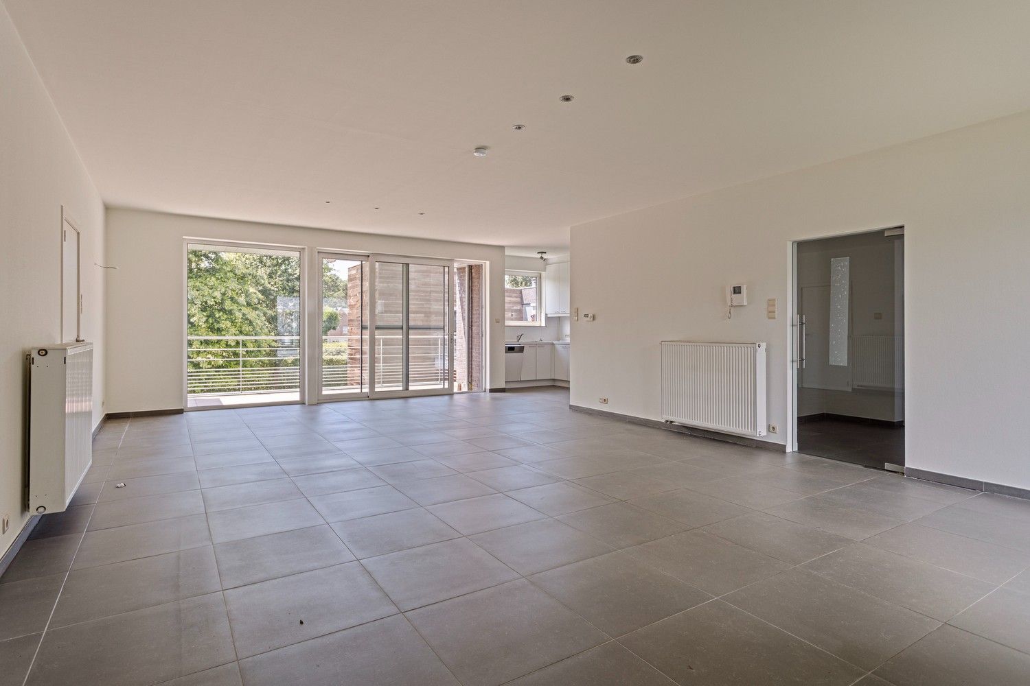 2-slp Appartement met zeer ruim terras nabij centrum Genk, Luxueus wonen in het groen! foto 7