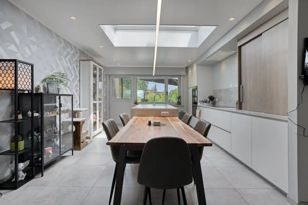 Instapklare woning met 3 slaapkamers te koop in Heule!  foto 3