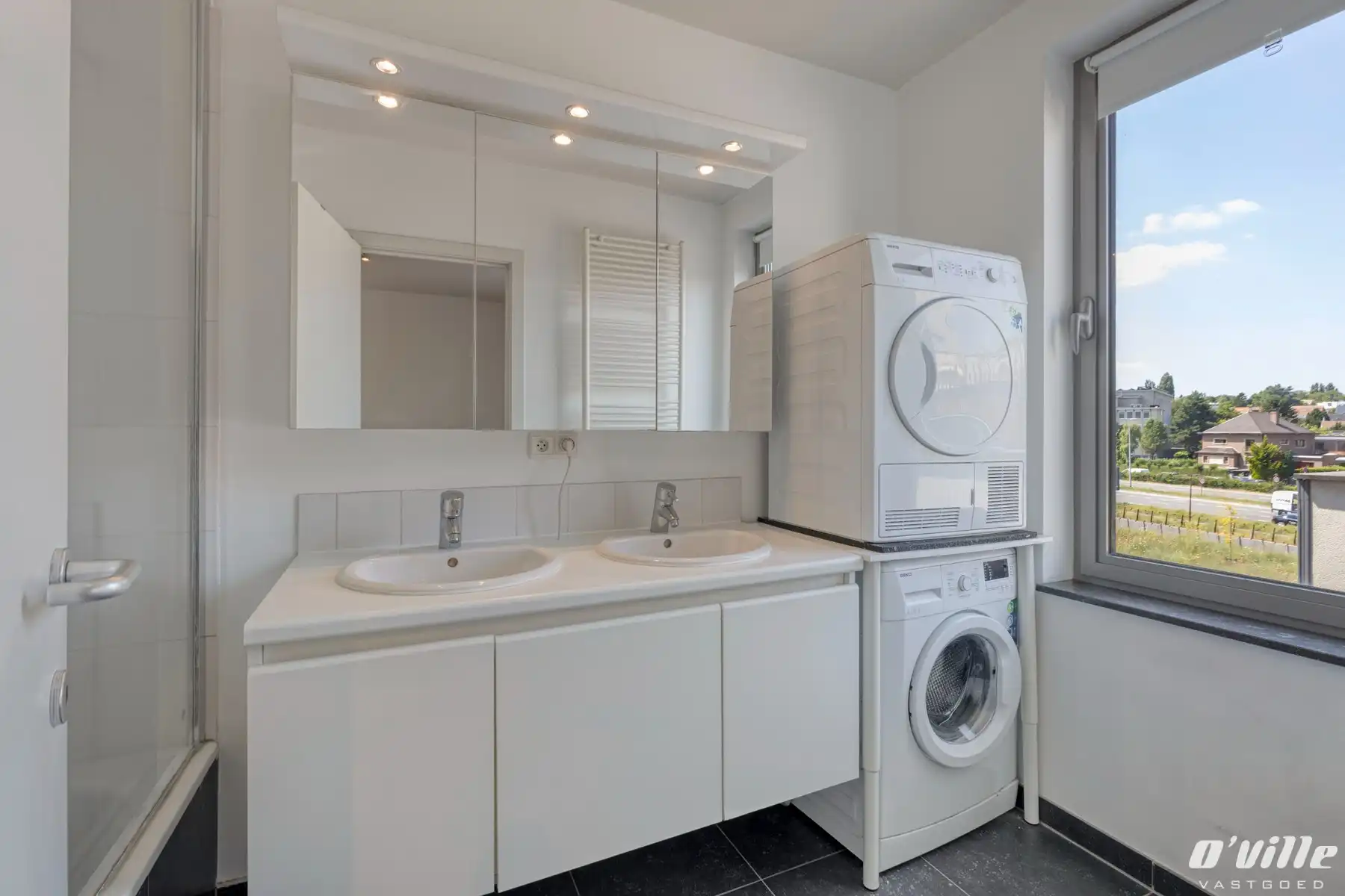 Modern stijlvol appartement strategisch gelegen op 5 km van de NATO foto 10
