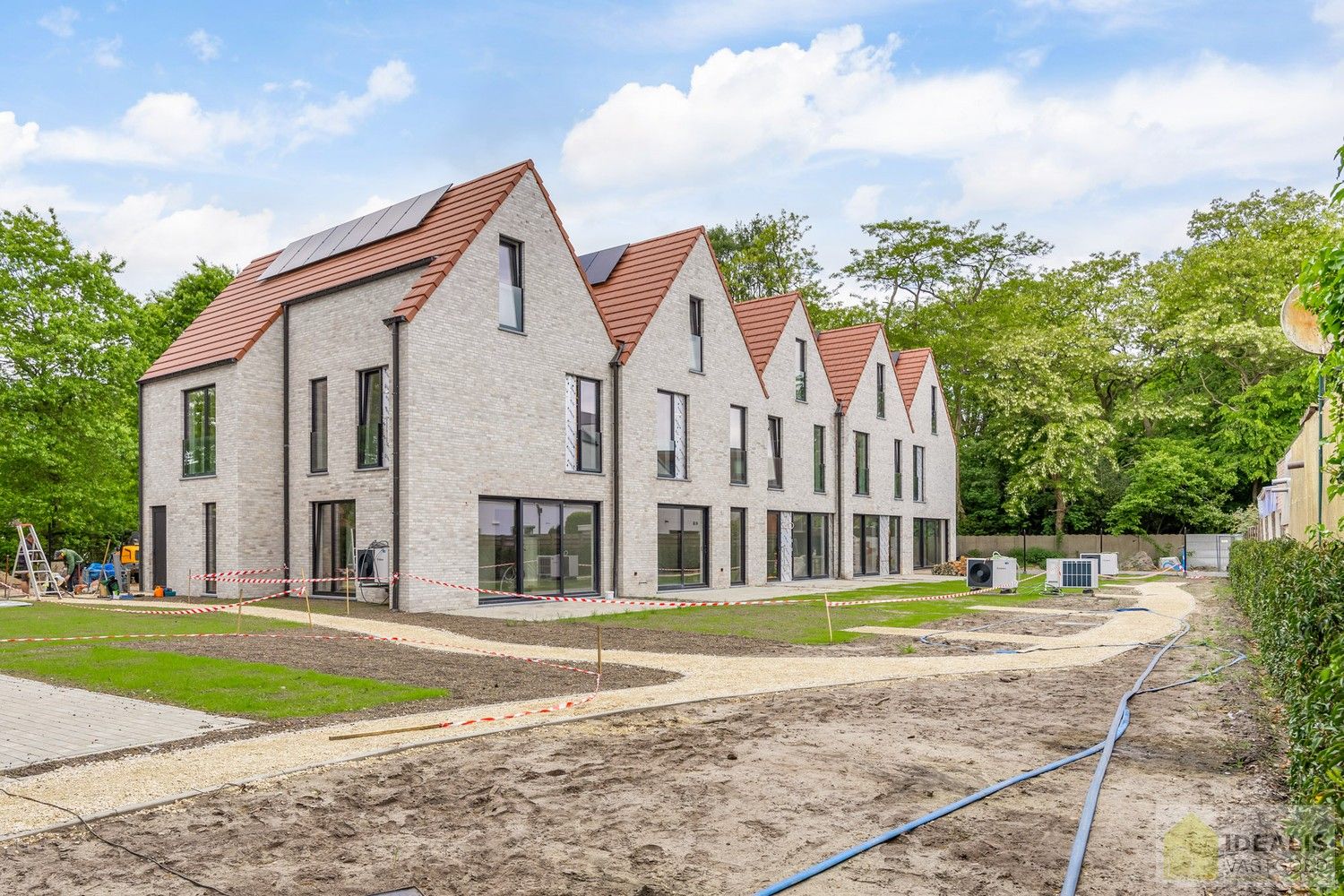 Exclusief wonen in het bruisende centrum van Lommel. Stap binnen in Residentie Het Burgemeesterpark en beleef hoe comfortabel wonen kan zijn foto 2