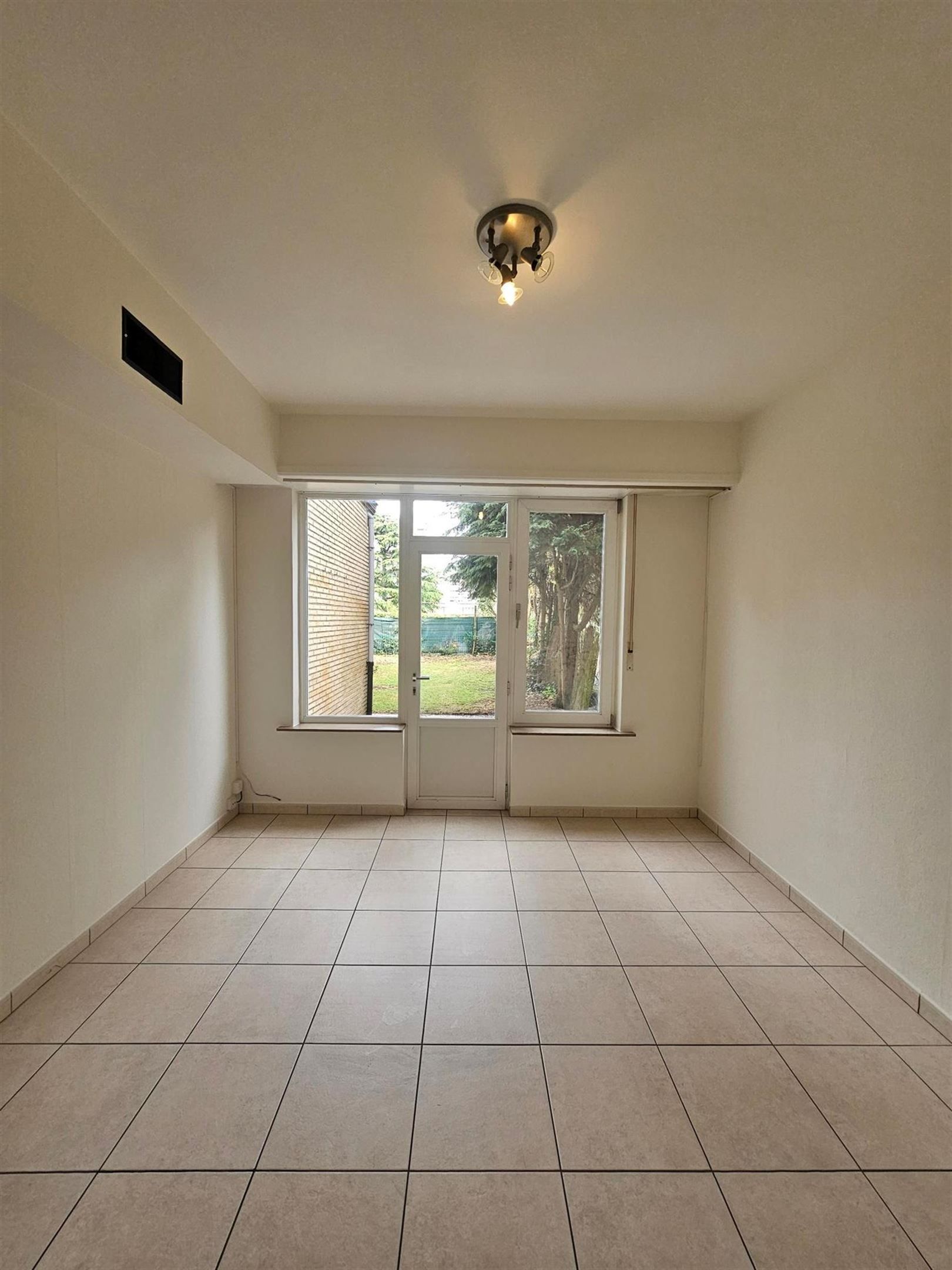 Gelijkvloersappartement met grote tuin op Linkeroever foto 9