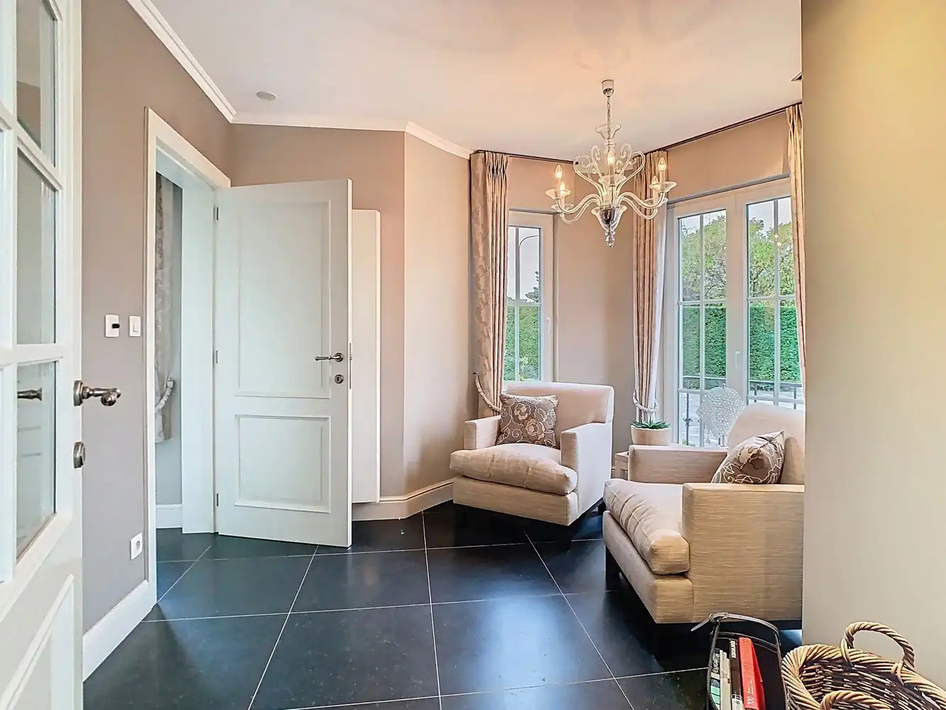 KLASSE  villa met bijzondere UITSTRALING       (momenteel privé + kantoren + kangoeroewoning) foto 11