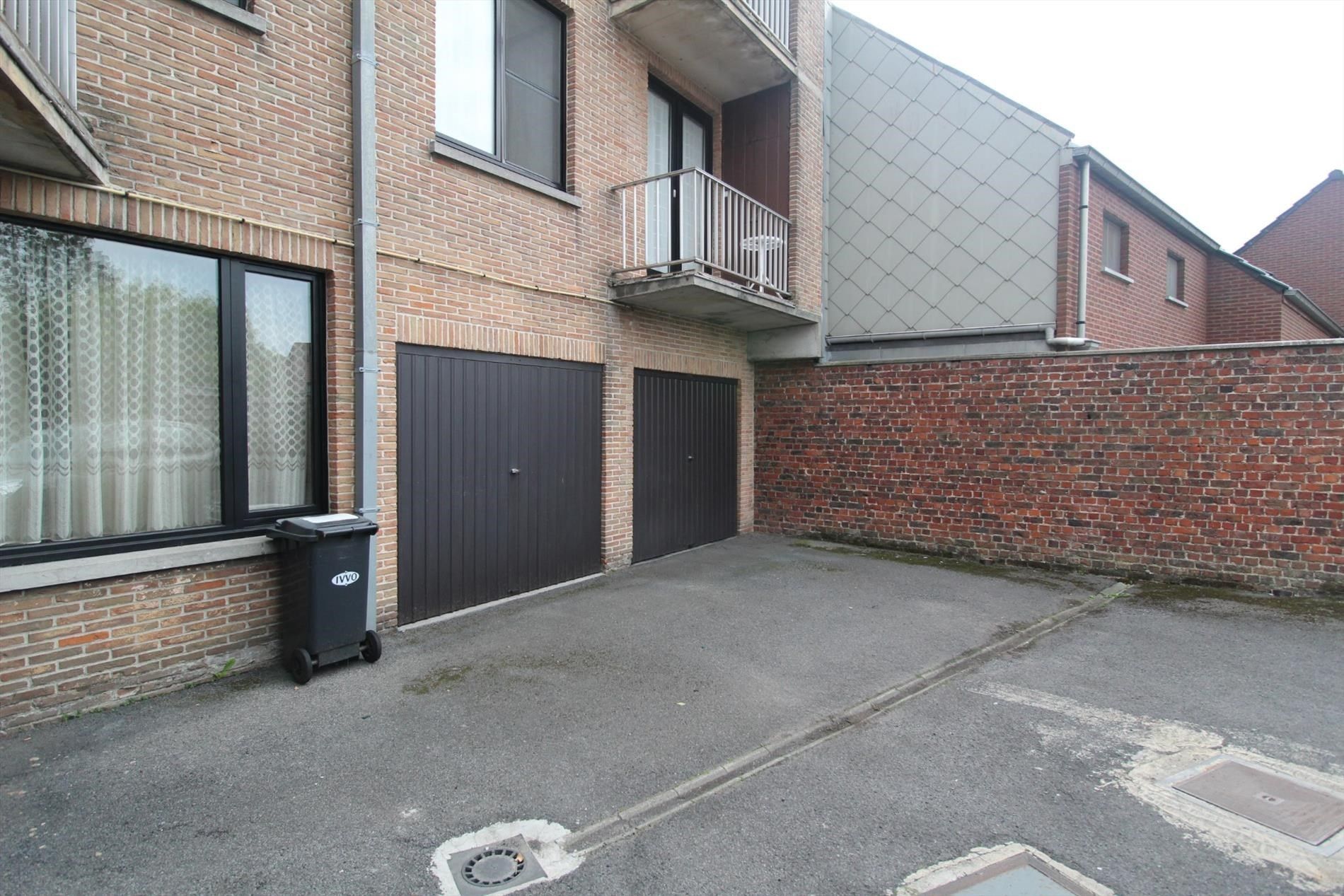 APPARTEMENT MET 2 SLAAPKAMERS, TERRAS EN GARAGEBOX VLAKBIJ CENTRUM foto 11