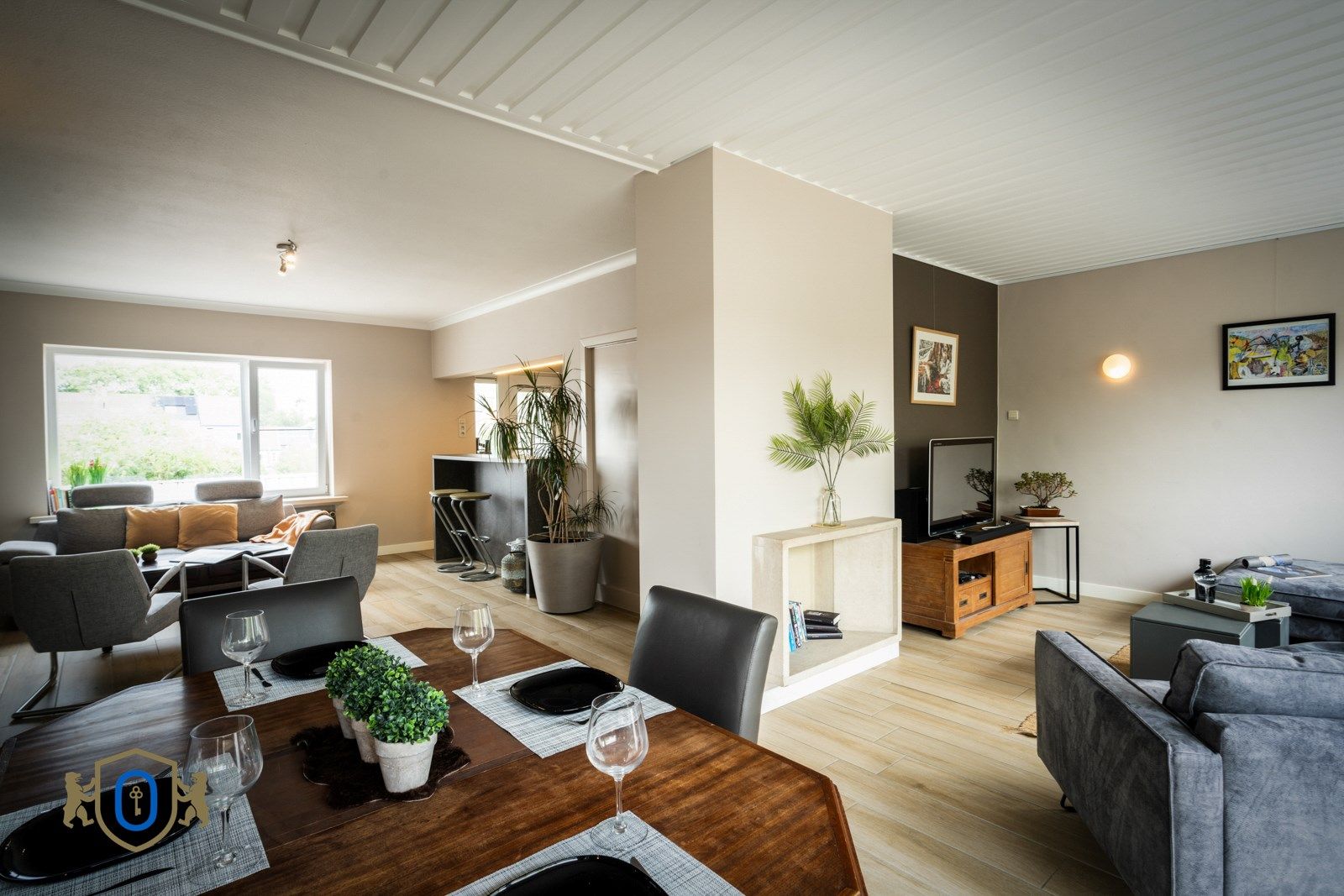 Hoofdfoto van de publicatie: 4-slpkr woning met kantoor & 2 garages