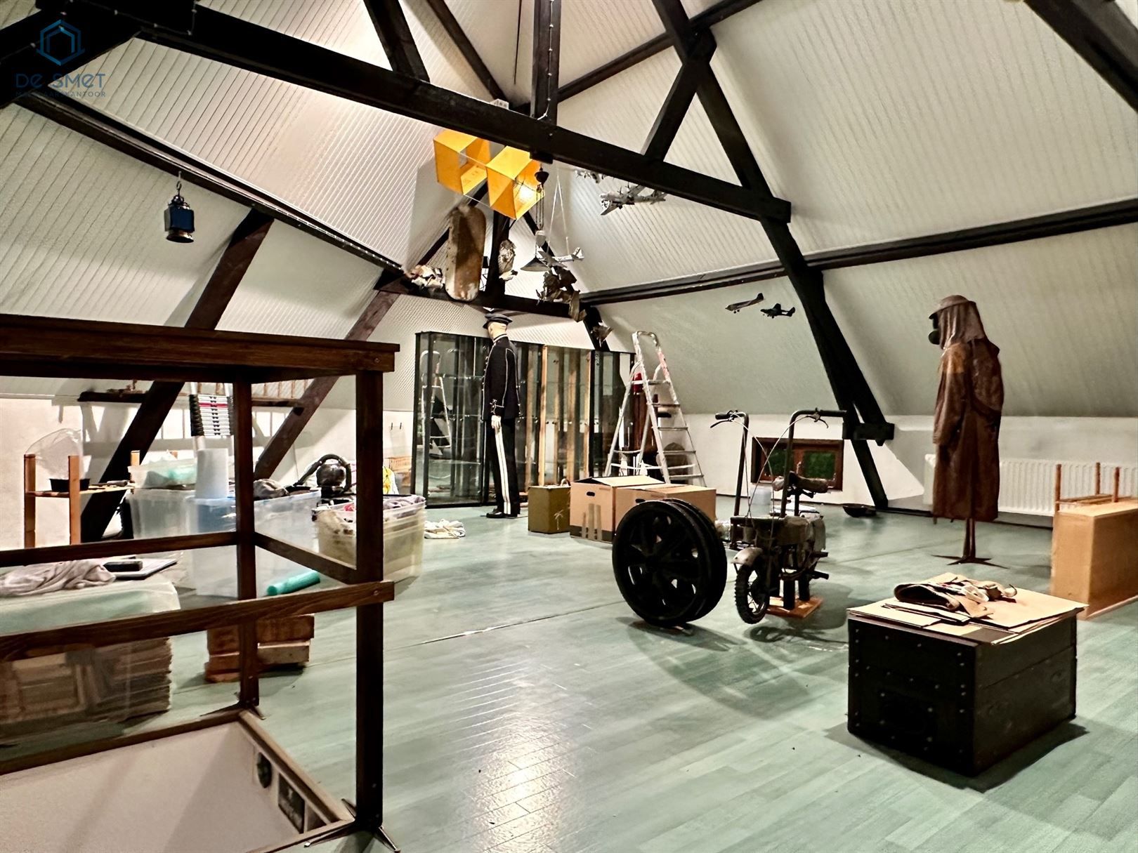 RUIME HALFOPEN BEBOUWING MET GARAGE EN TUIN foto 11