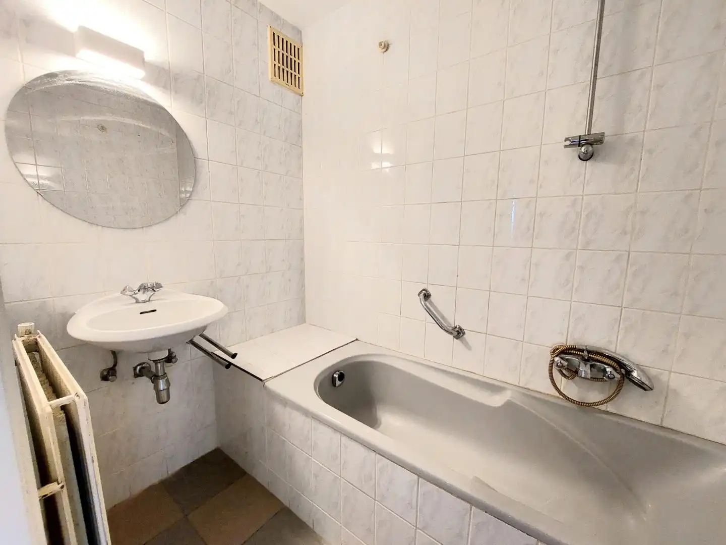 GELIJKVLOERSAPPARTEMENT MET TUINTJE foto 4