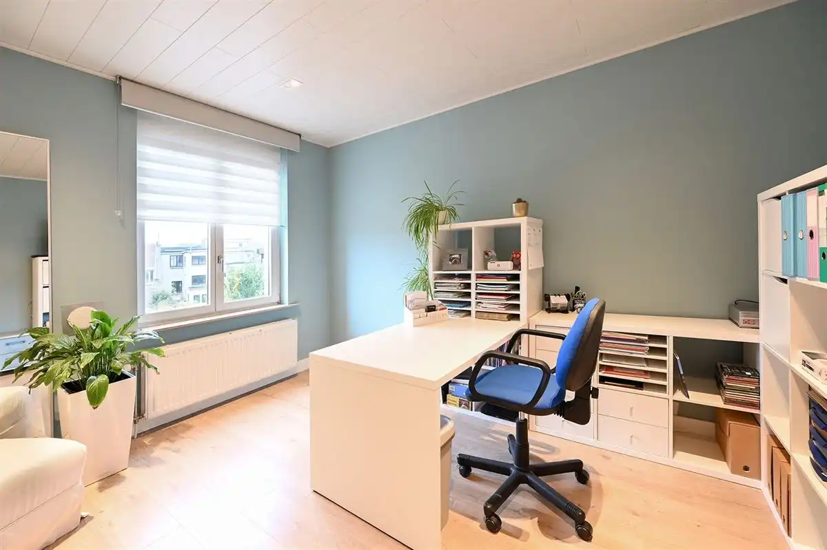 Mooie en gerenoveerde woning in populaire straat te Borgerhout foto 9
