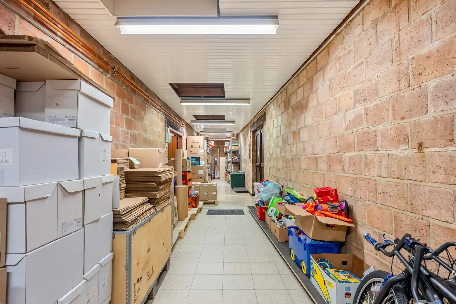 Woning met veelzijdig commercieel gebouw  op goede locatie in Driehoeven foto 18