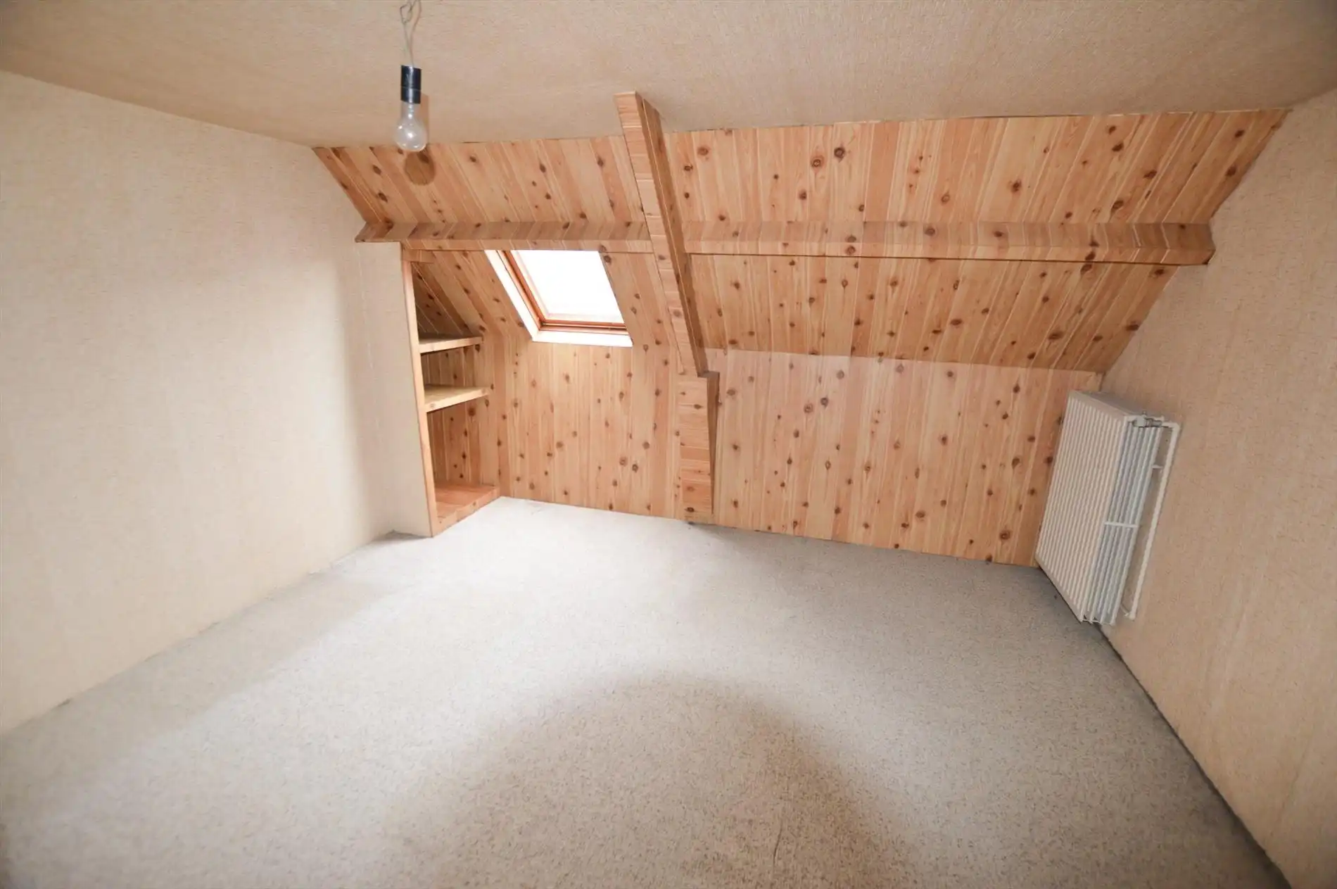 Ruime eengezinswoning met 3 slaapkamers in het centrum van Lichtervelde.  foto 4