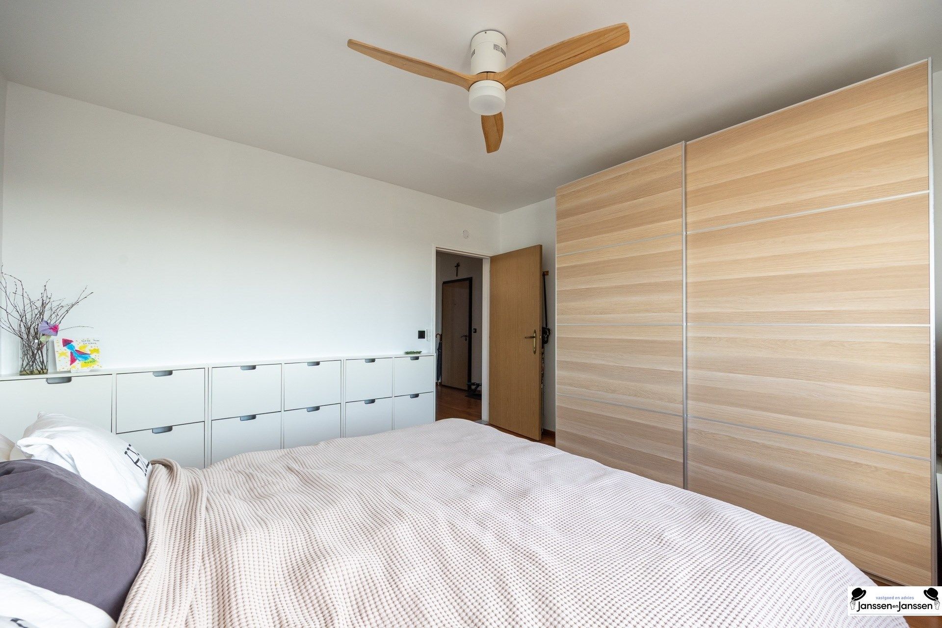Te koop: Licht en ruim appartement in Merksem! foto 12