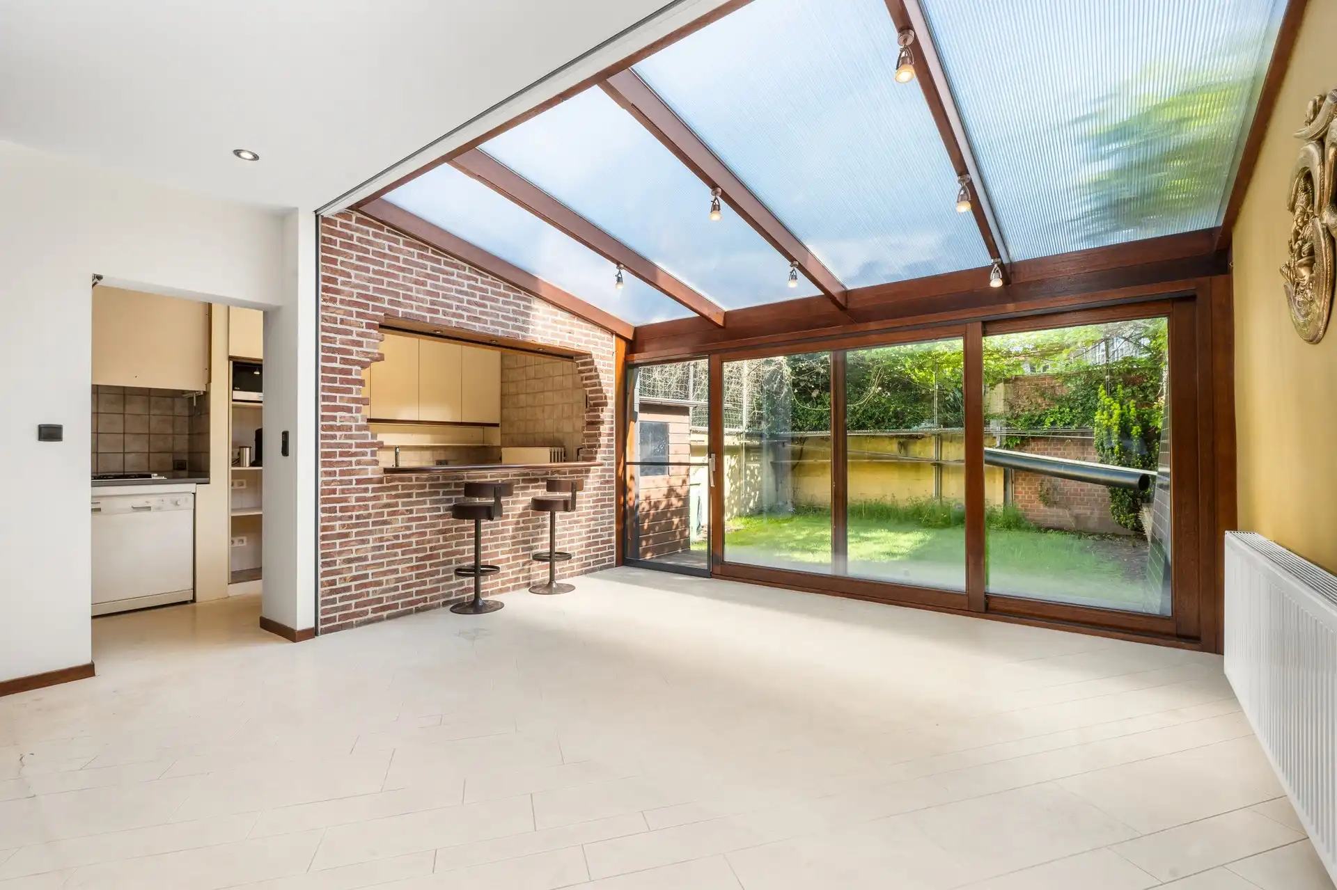 Gerenoveerde één/meergezins/kangeroe woning met 4 mog 5 slaapkamers en tuin. foto 7