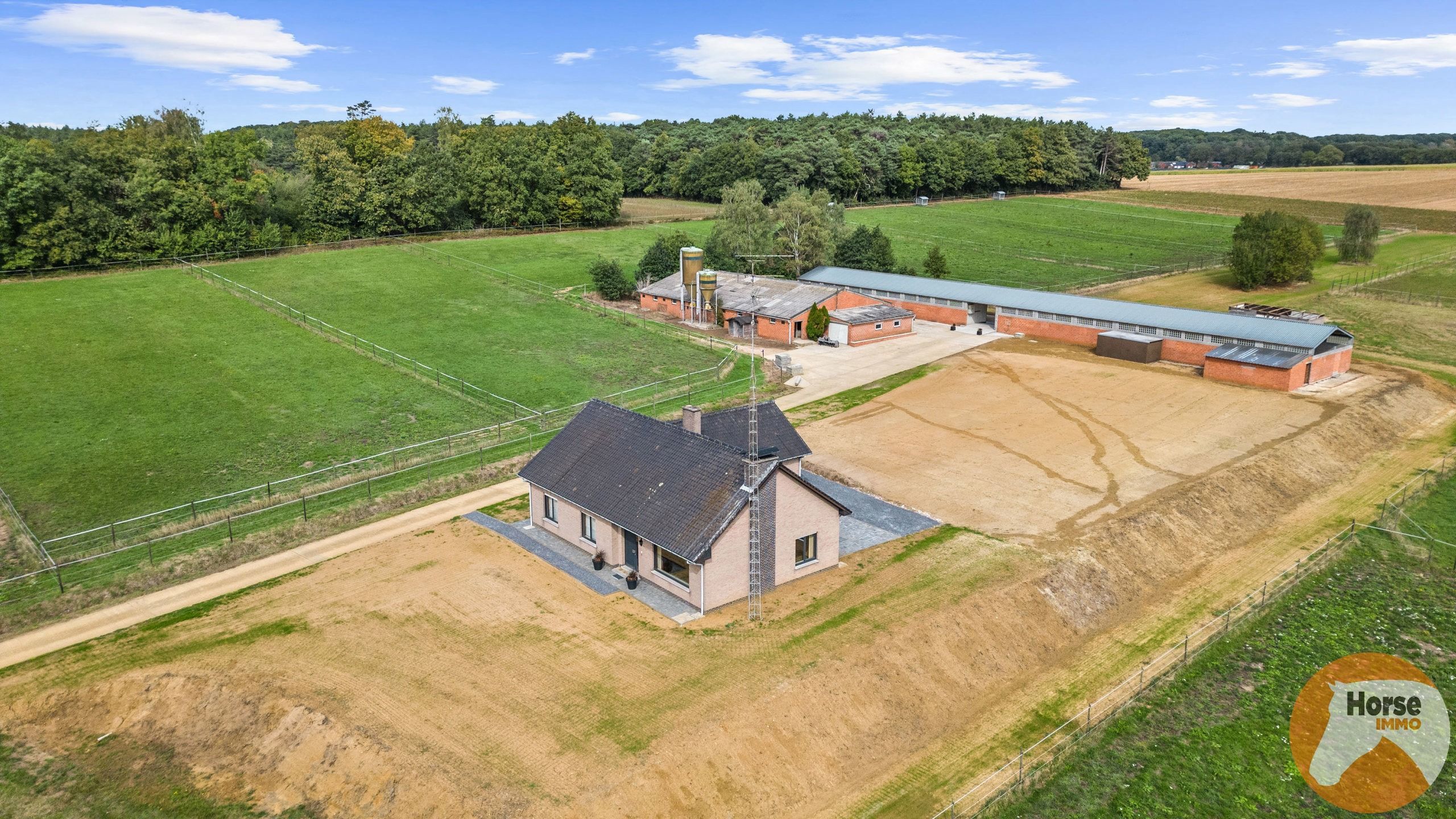 SCHAFFEN - Landbouwwoning op +/- 6,7 ha en paardenstalling foto {{pictureIndex}}