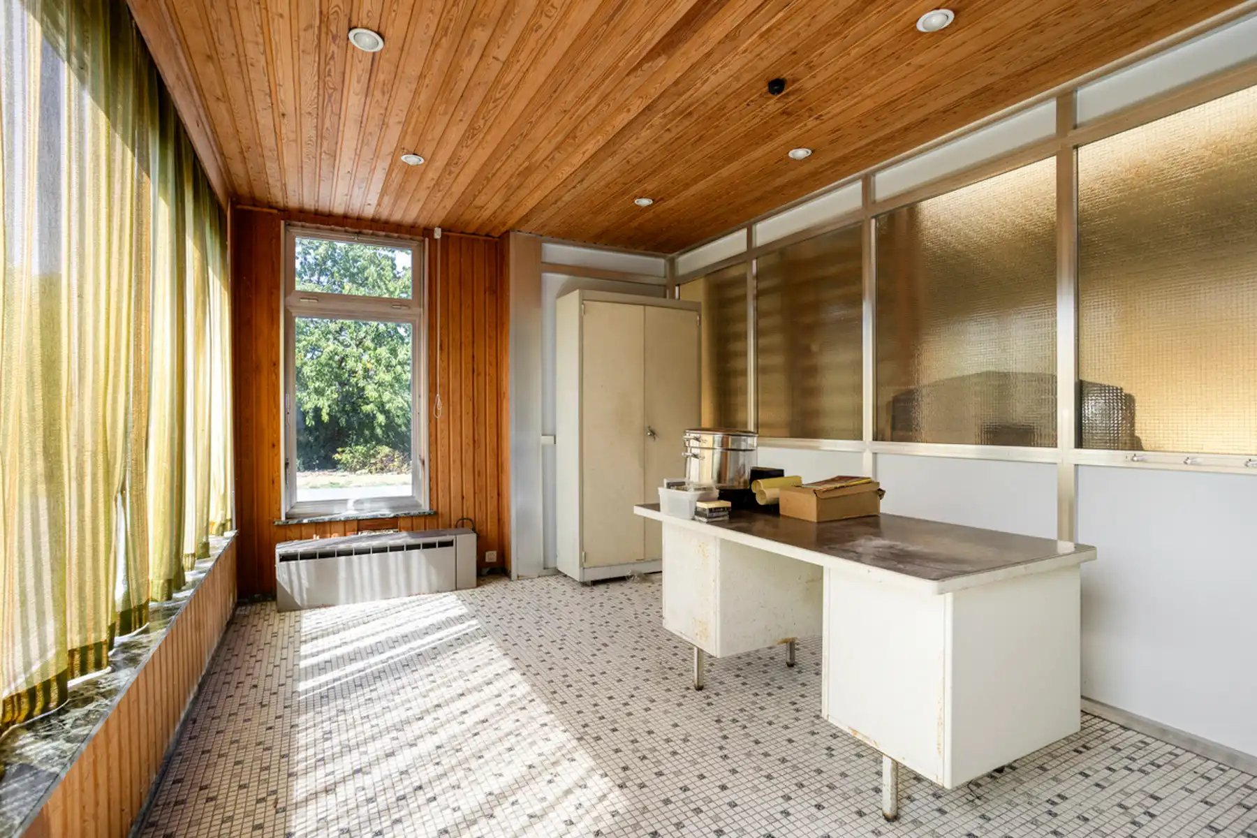 Bungalow (+/- 163 m²) + loods/werkplaats (>400 m²) + oprit foto 25