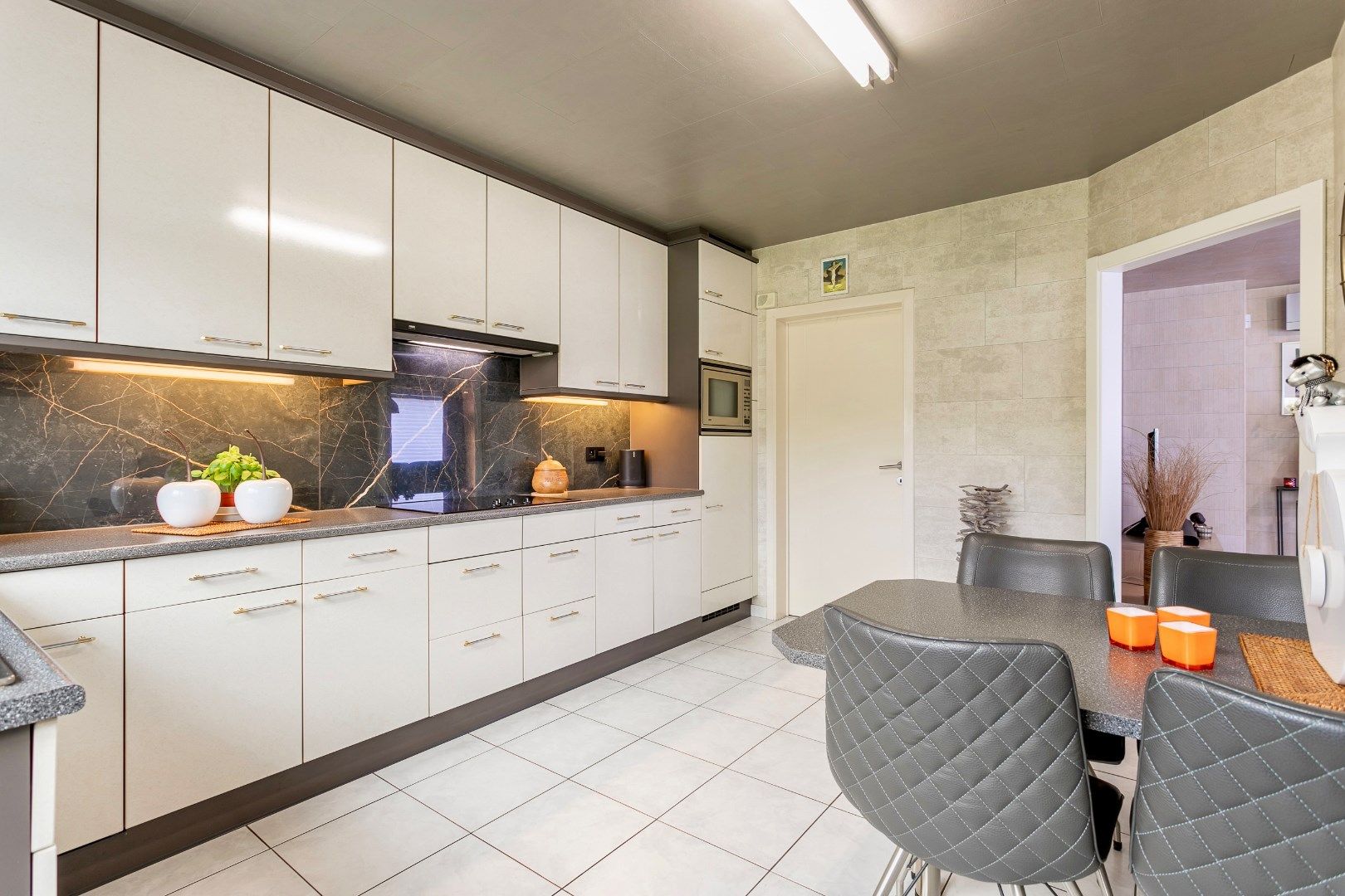 Rustig gelegen, energiezuinige woning op +/- 7a te Buizingen. foto 9