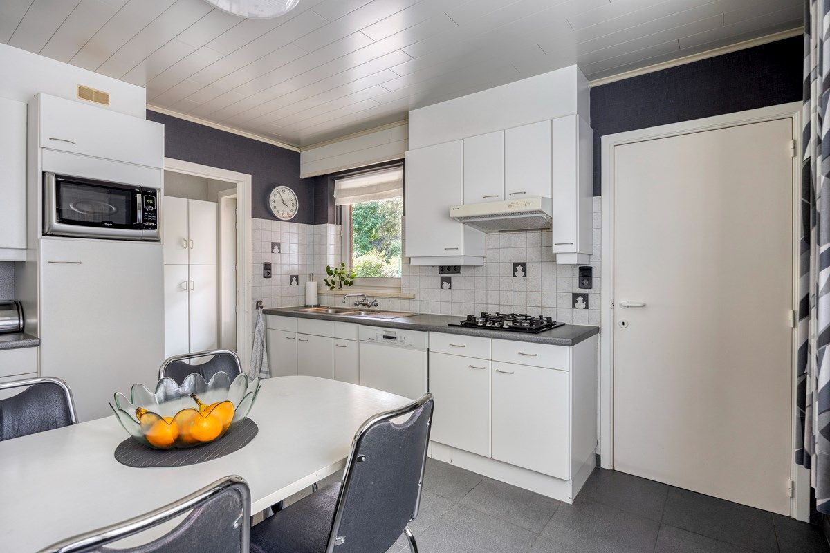 Rustig gelegen woning met oa 4 slpks op een mooi breed perceel van 21 are. foto 9