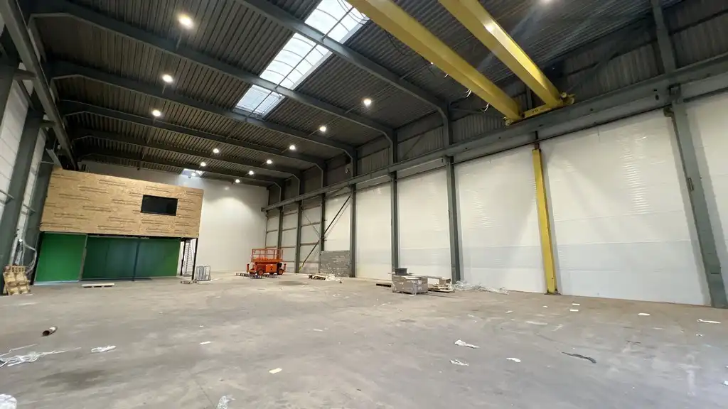 Loods met kantoor te huur in Europark-Noord te Sint-Niklaas foto 11