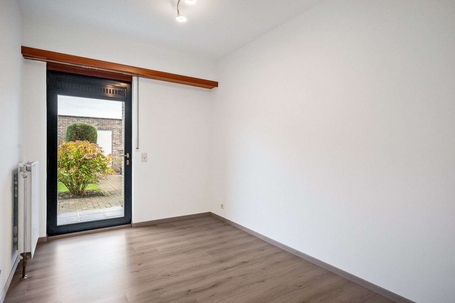 Ruim gelijkvloers appartement met tuin op toplocatie nabij centrum Vremde. foto 7