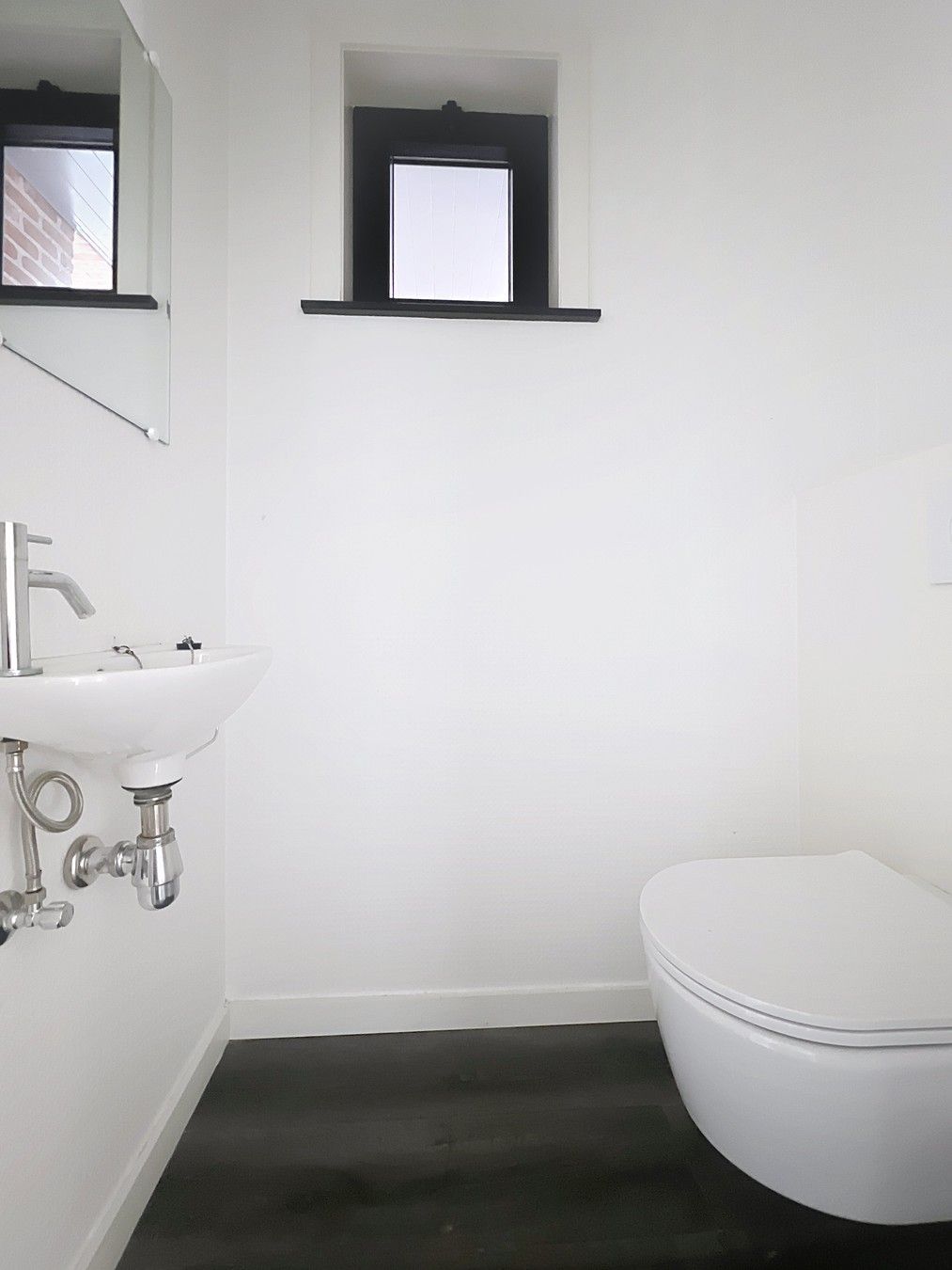 Instapklaar lichtrijk GERENOVEERD pand met mooie open kantoor/praktijkruimte en 4 aparte burelen/consultatieruimtes. foto 24