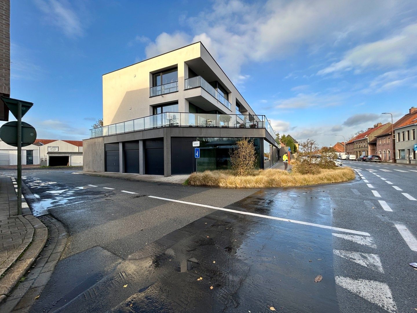 Ruime garagebox in residentie Luminis te centrum Meulebeke! foto 7