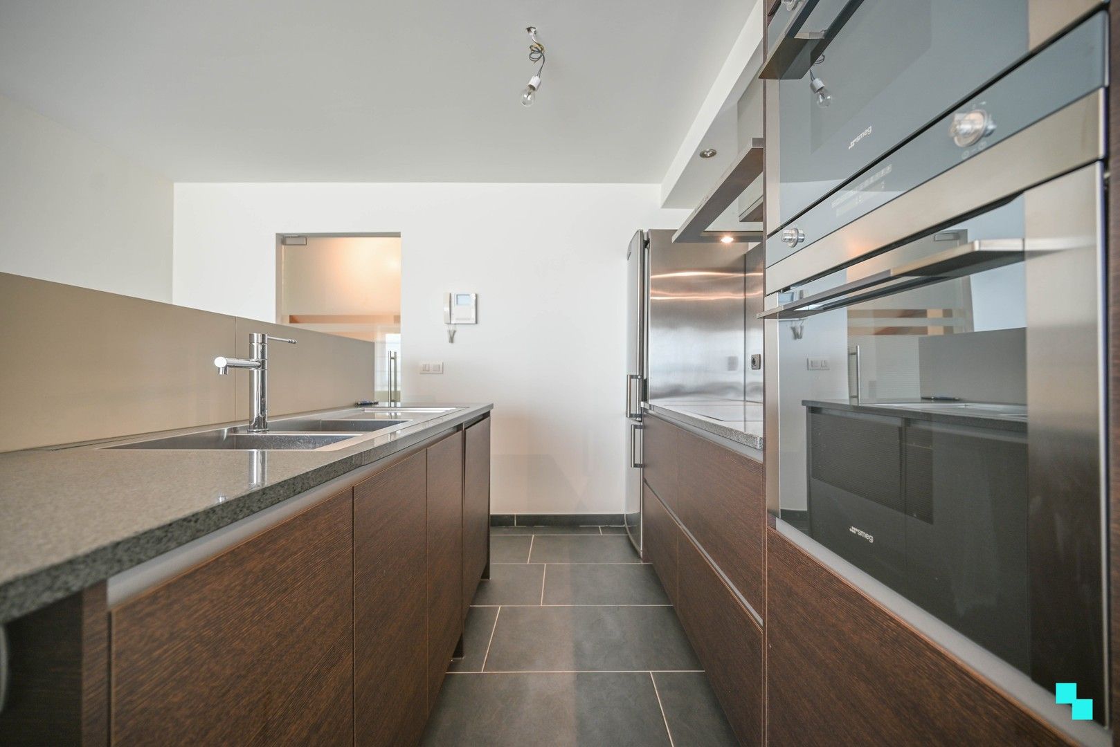 Uiterst kwalitatief tweeslaapkamerappartement met garagebox foto 8