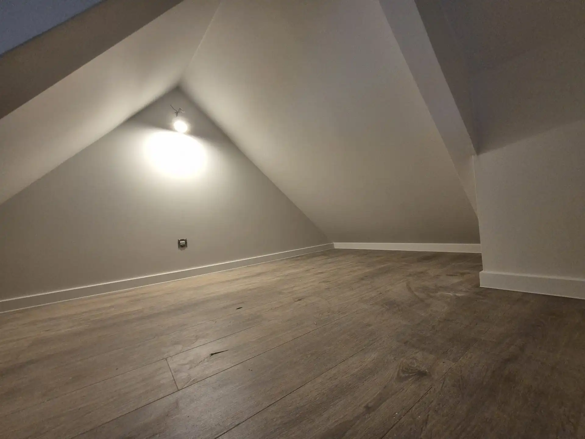 Ruime en luxueus afgewerkte duplex met 4 slaapkamers, terras en tuin. foto 19