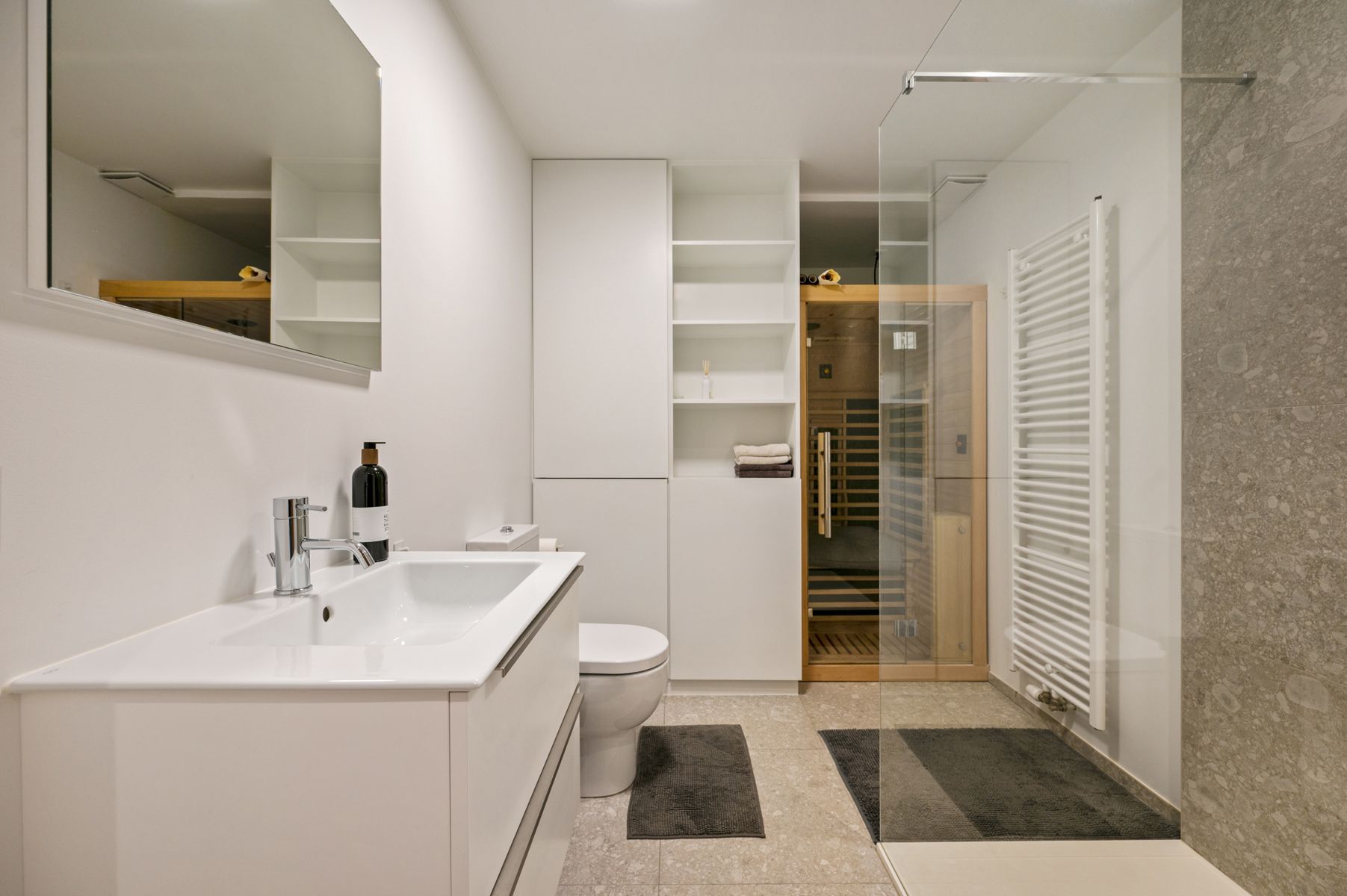 Residentiëel gelegen gelijkvloerse villa op ca. 3.008 m². foto 24