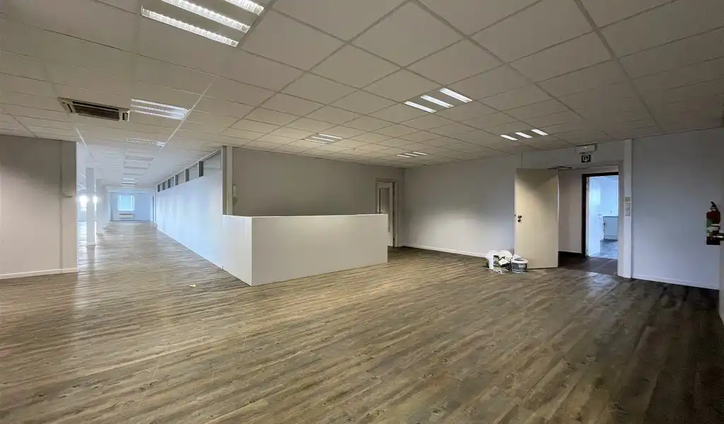 Instapklaar kantoor te huur in Immogranit Building Drongen foto 2
