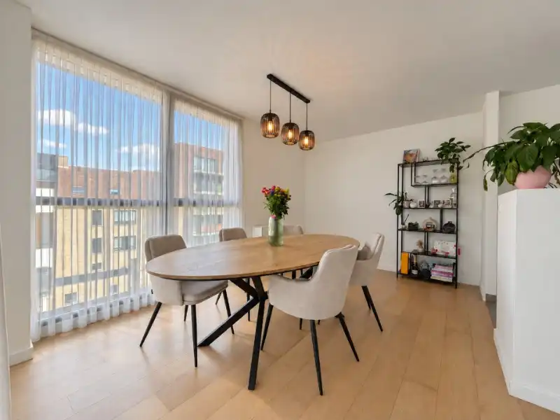 Lichtrijk hoekappartement met terras nabij Watersportbaan foto 4