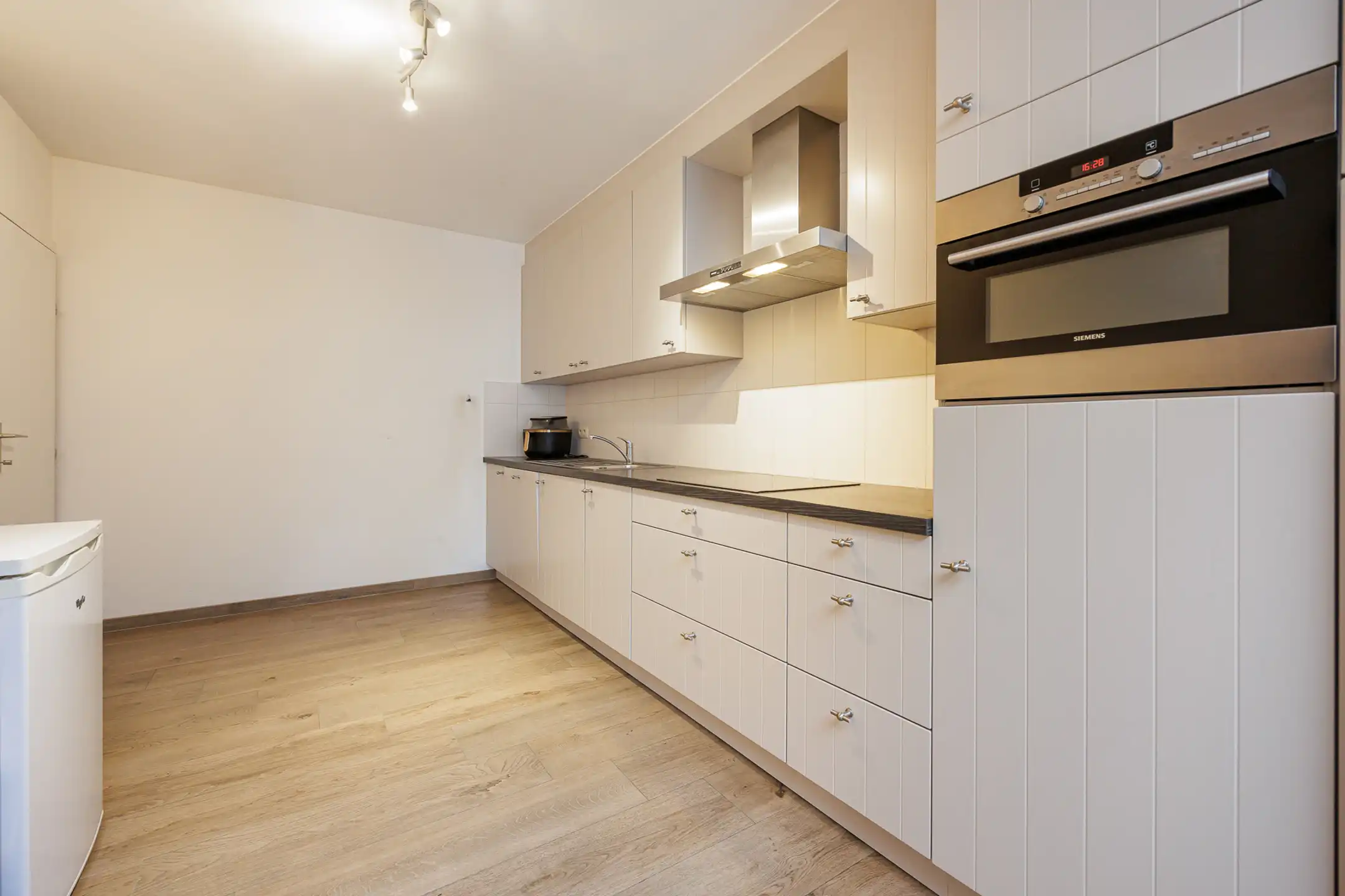 Instapklare  woning met drie slaapkamers en stadstuintje foto 10